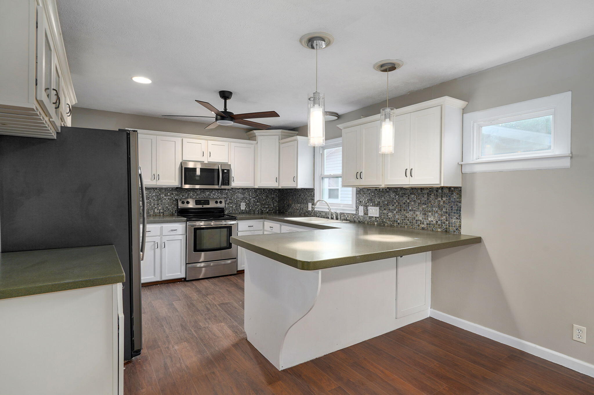 1533 East Broadmoor Street Property Photo 14