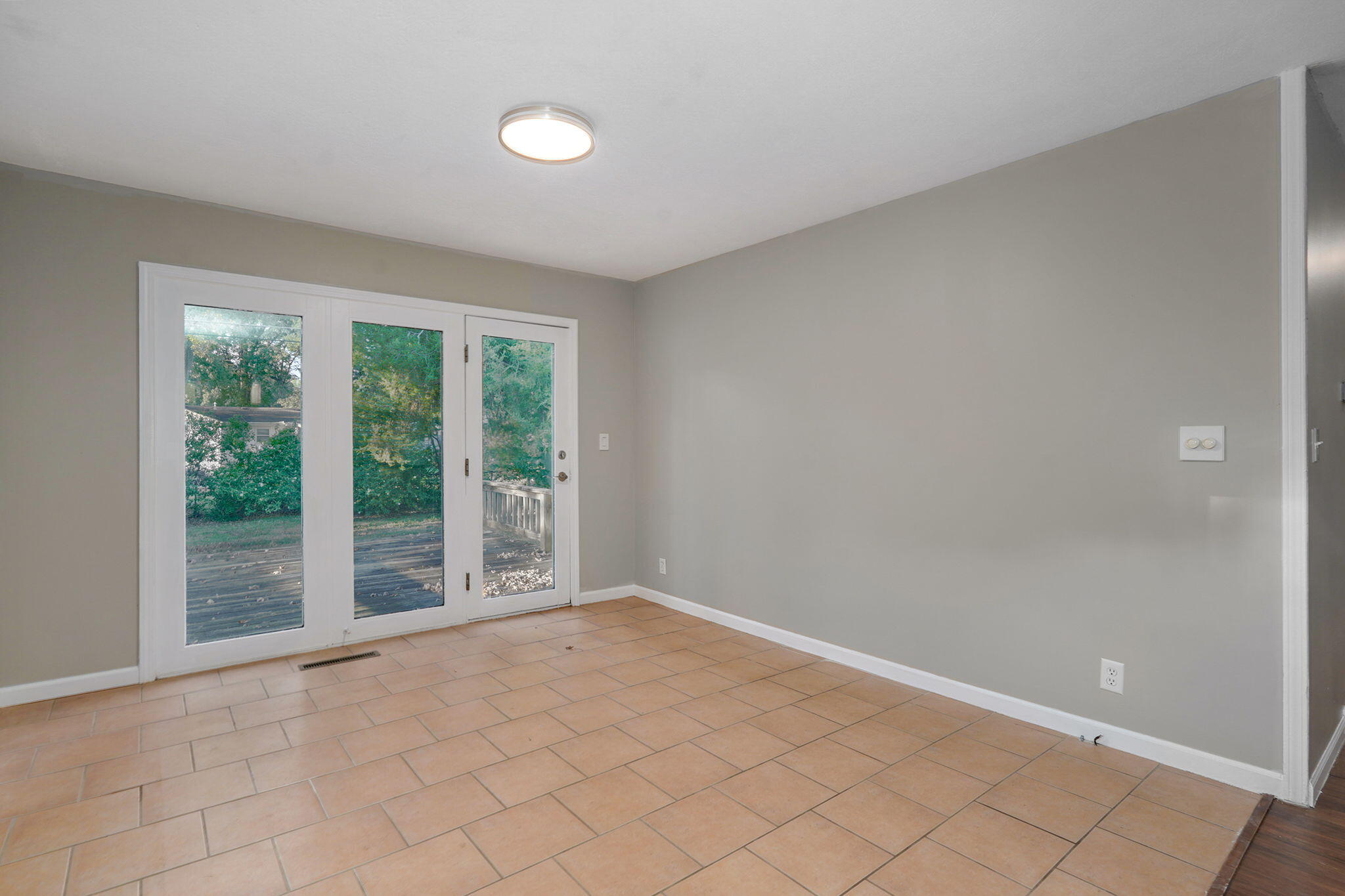 1533 East Broadmoor Street Property Photo 19