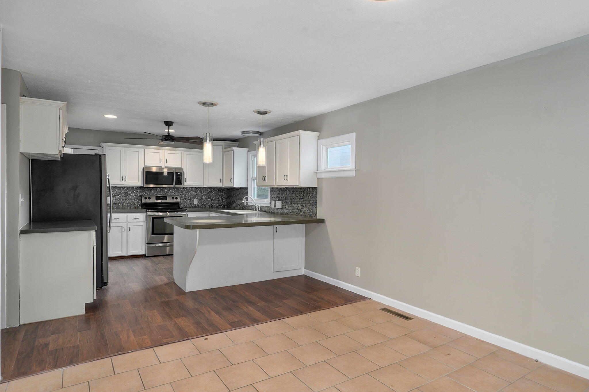 1533 East Broadmoor Street Property Photo 20