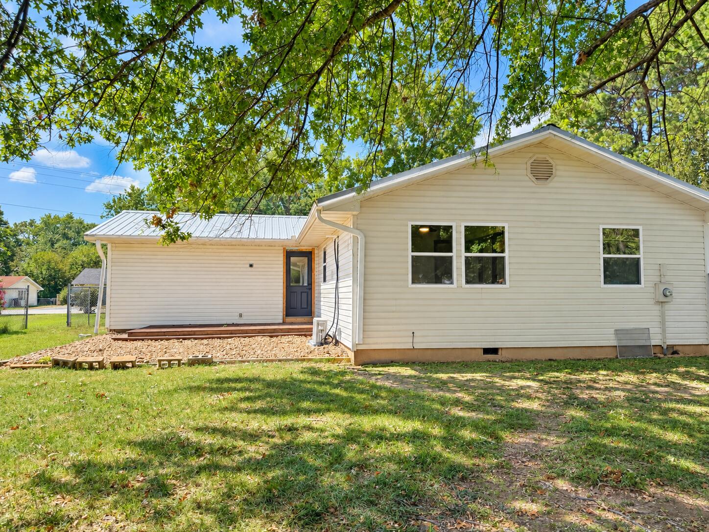 2610 Paula Drive Property Photo 19
