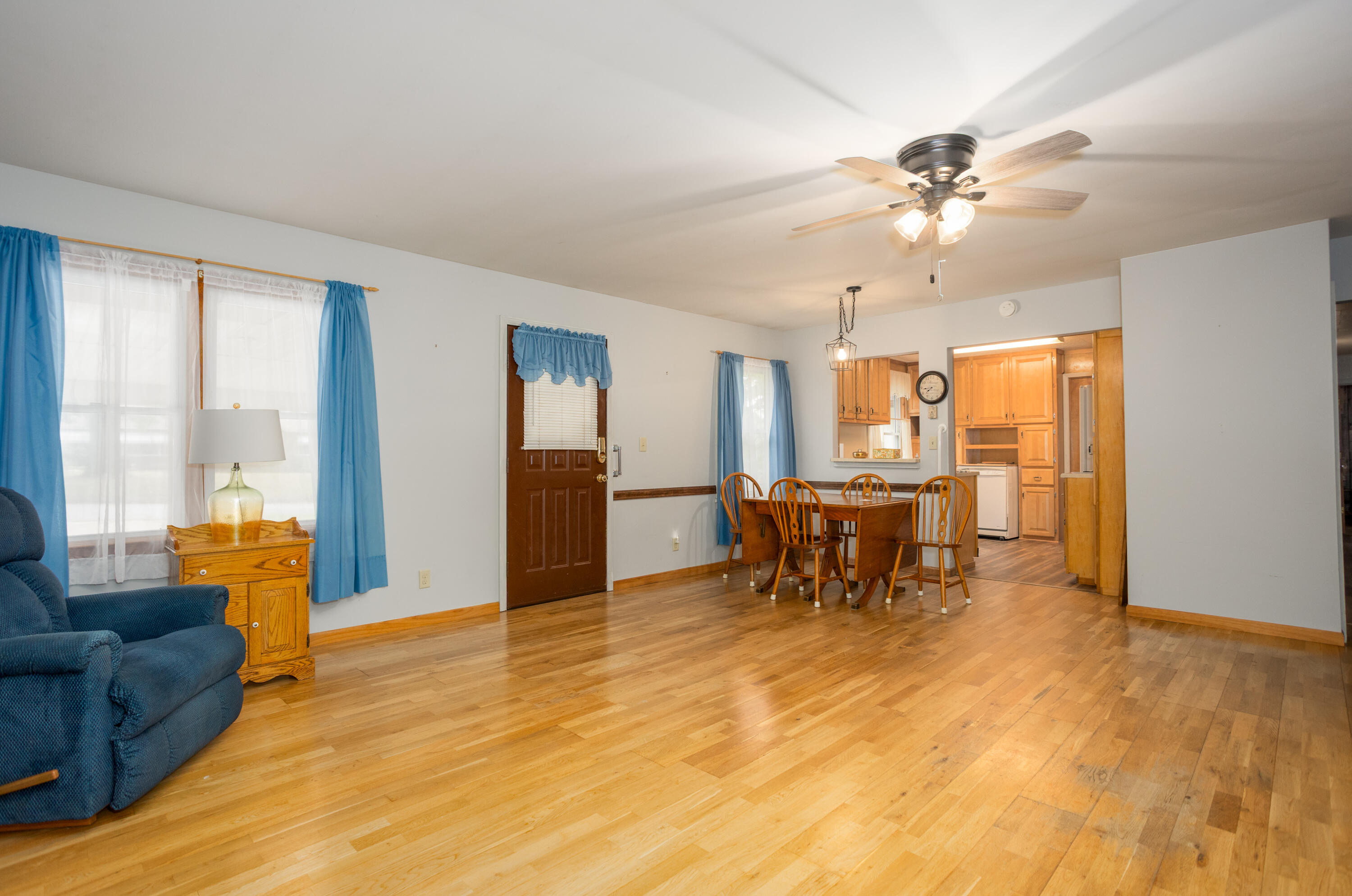 1043 South Aid Avenue Property Photo 5