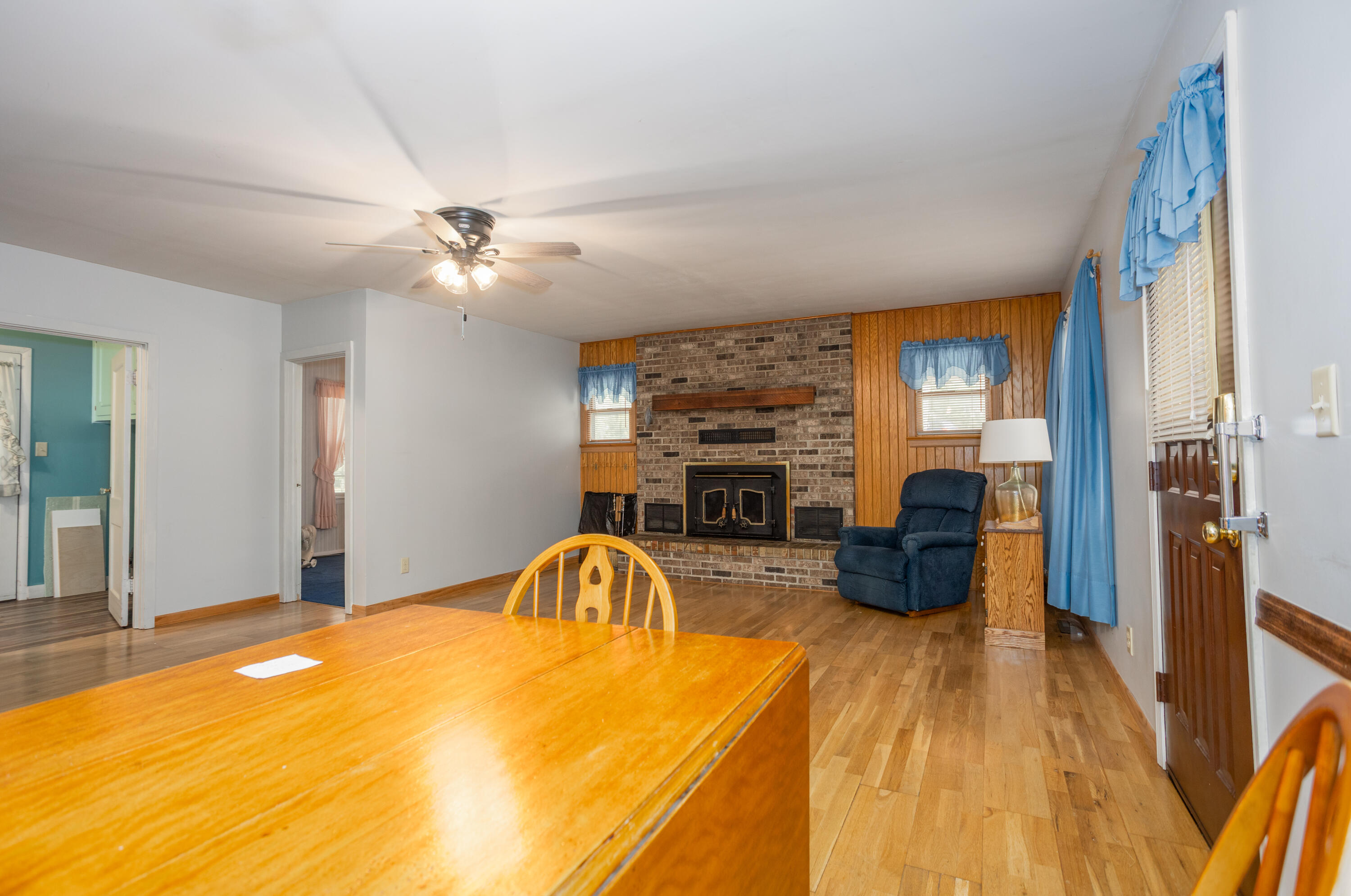 1043 South Aid Avenue Property Photo 6