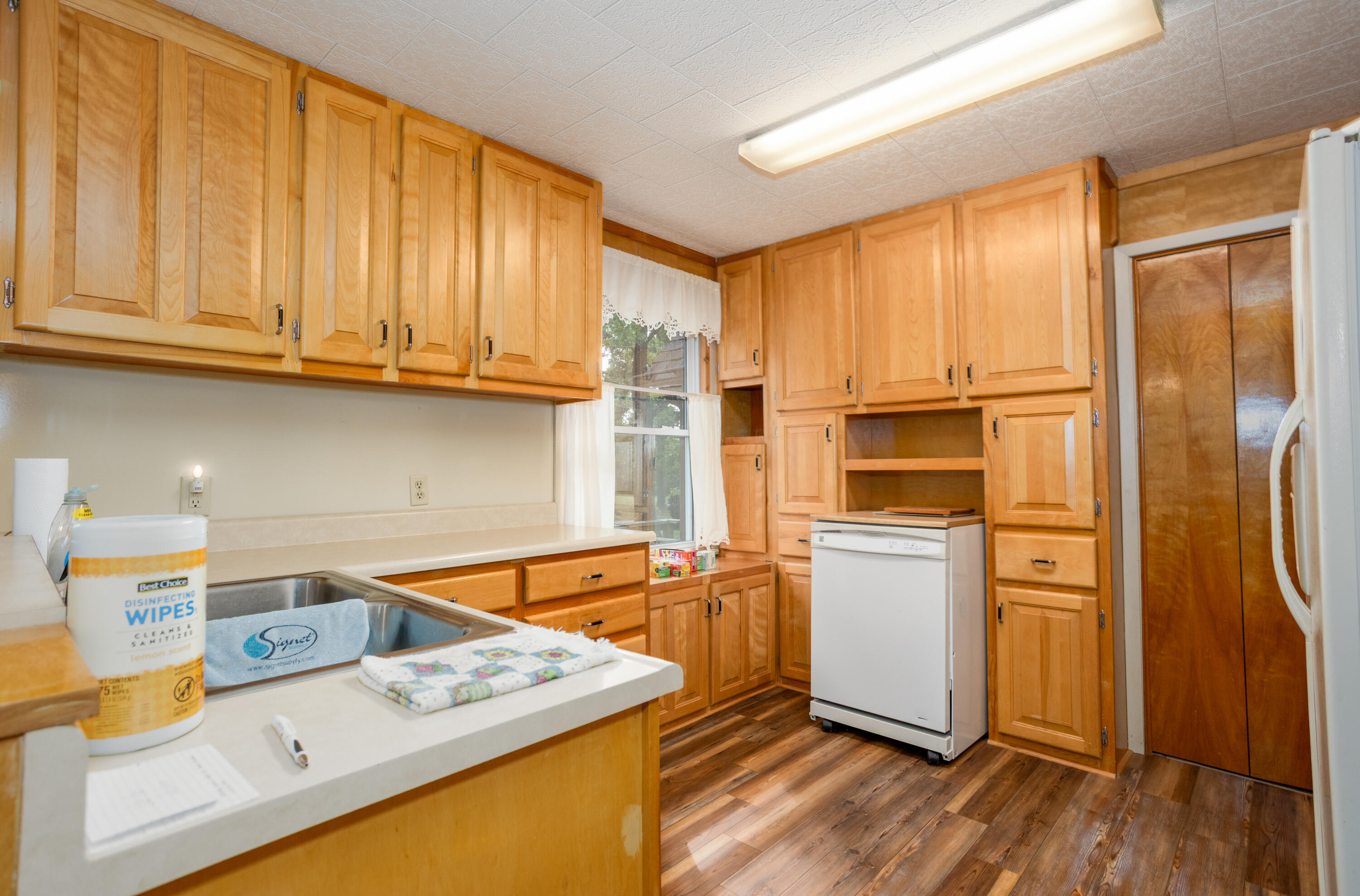 1043 South Aid Avenue Property Photo 8