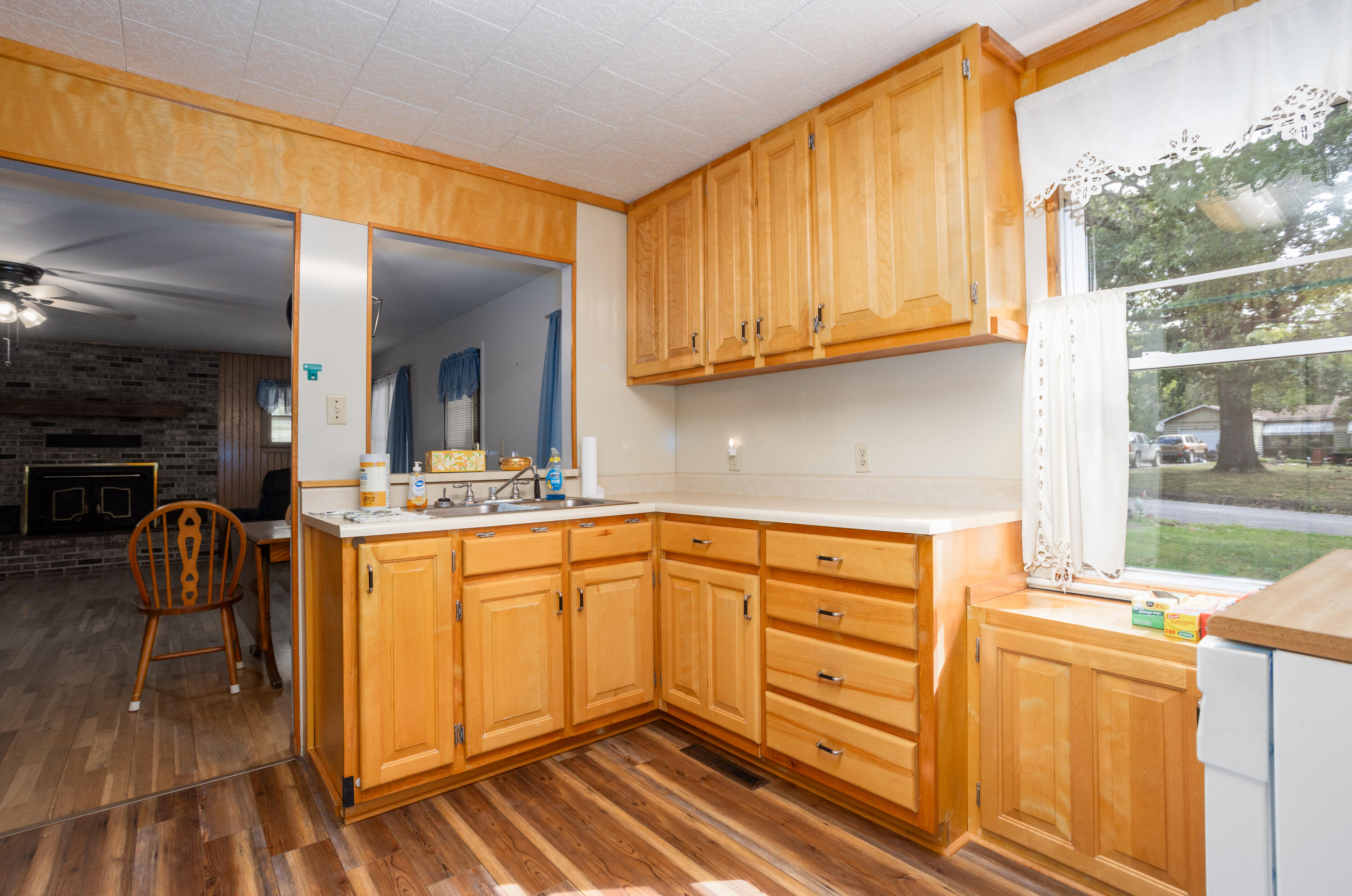 1043 South Aid Avenue Property Photo 9