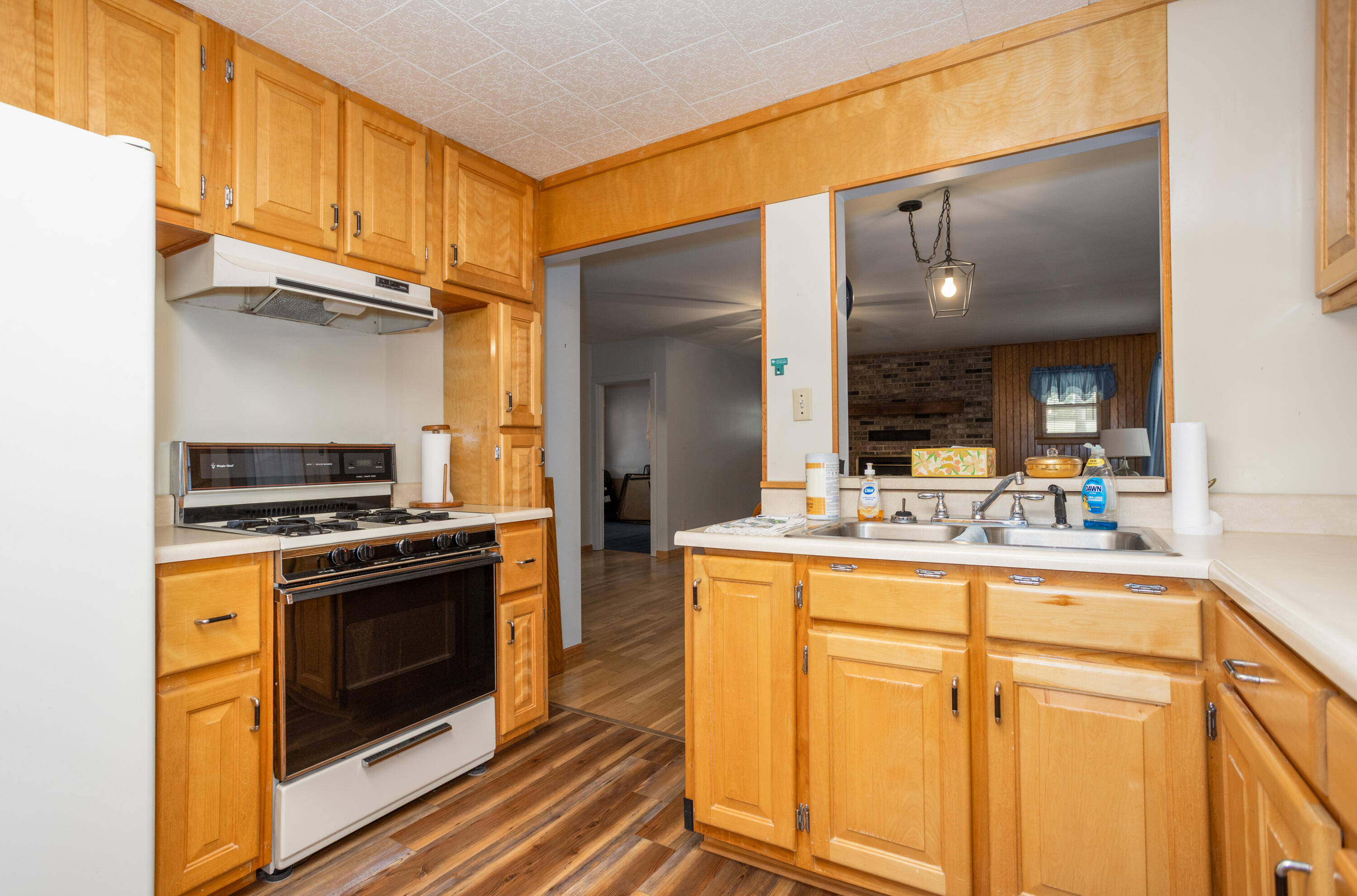 1043 South Aid Avenue Property Photo 10
