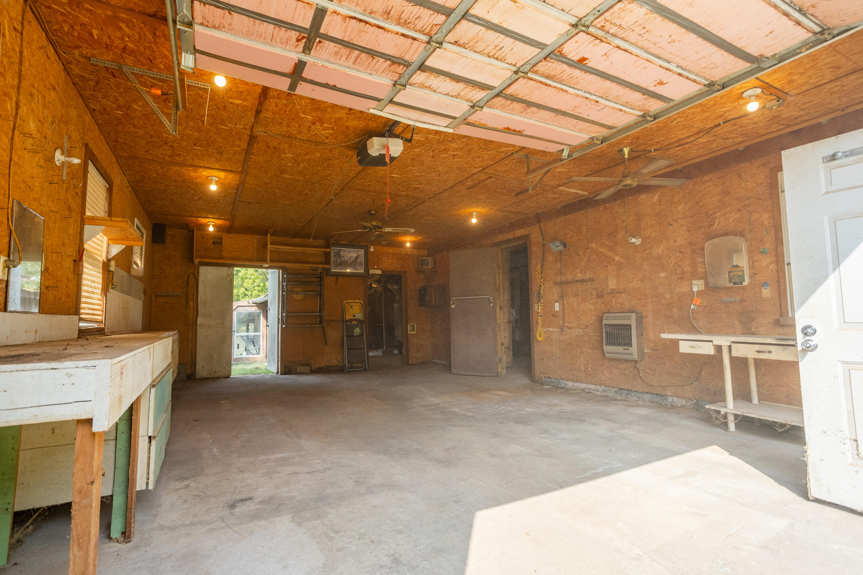 1043 South Aid Avenue Property Photo 27