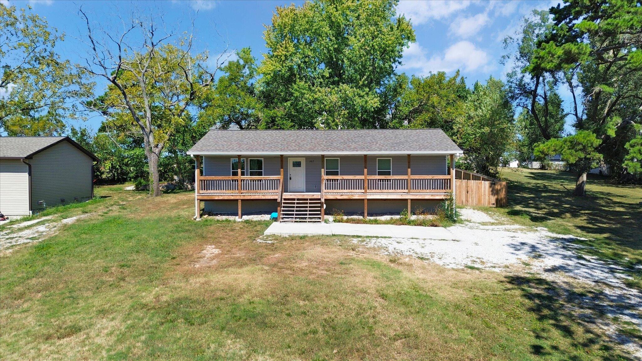 307 South Nettleton Avenue Property Photo 2