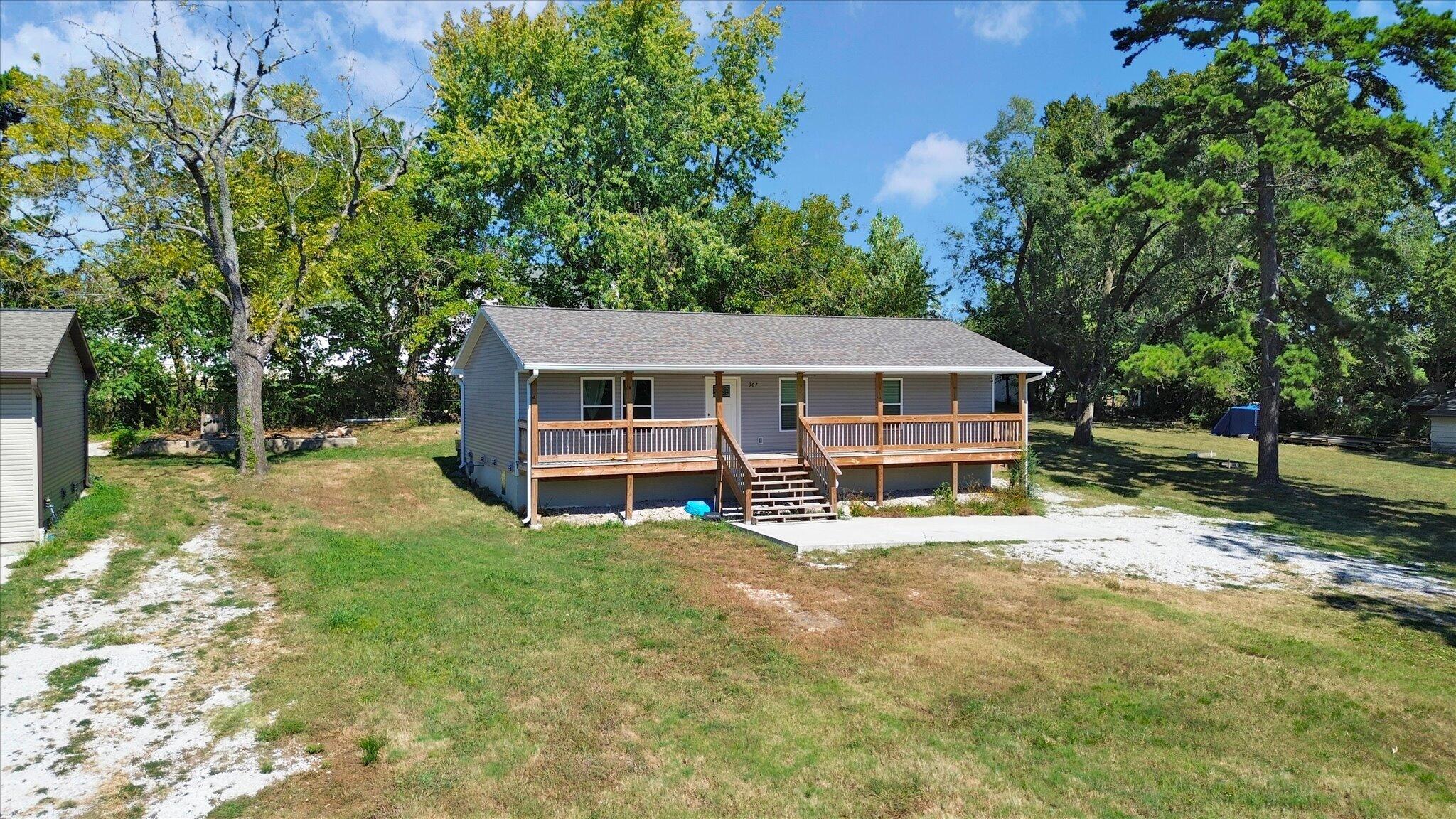 307 South Nettleton Avenue Property Photo 4
