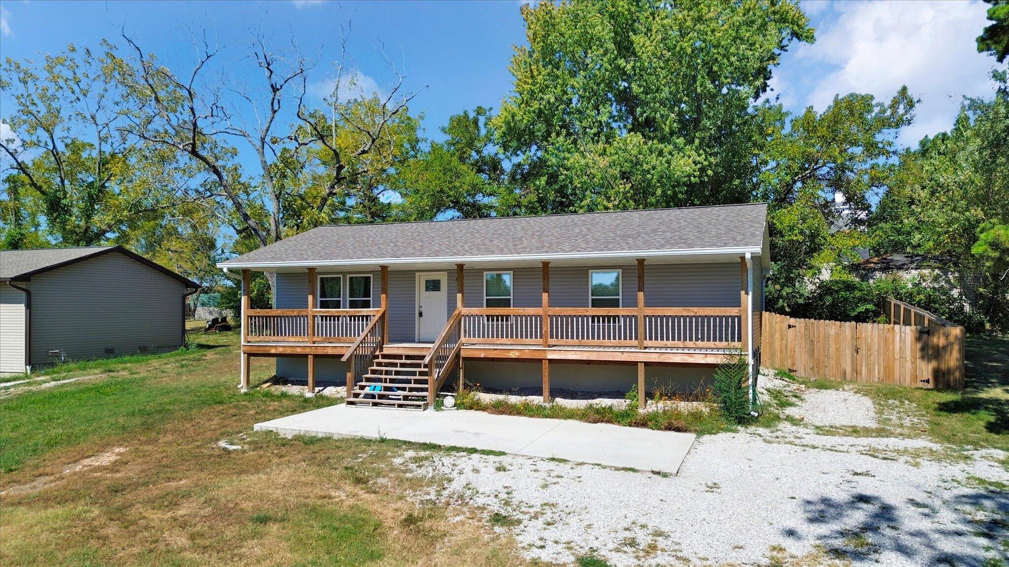 307 South Nettleton Avenue Property Photo 5