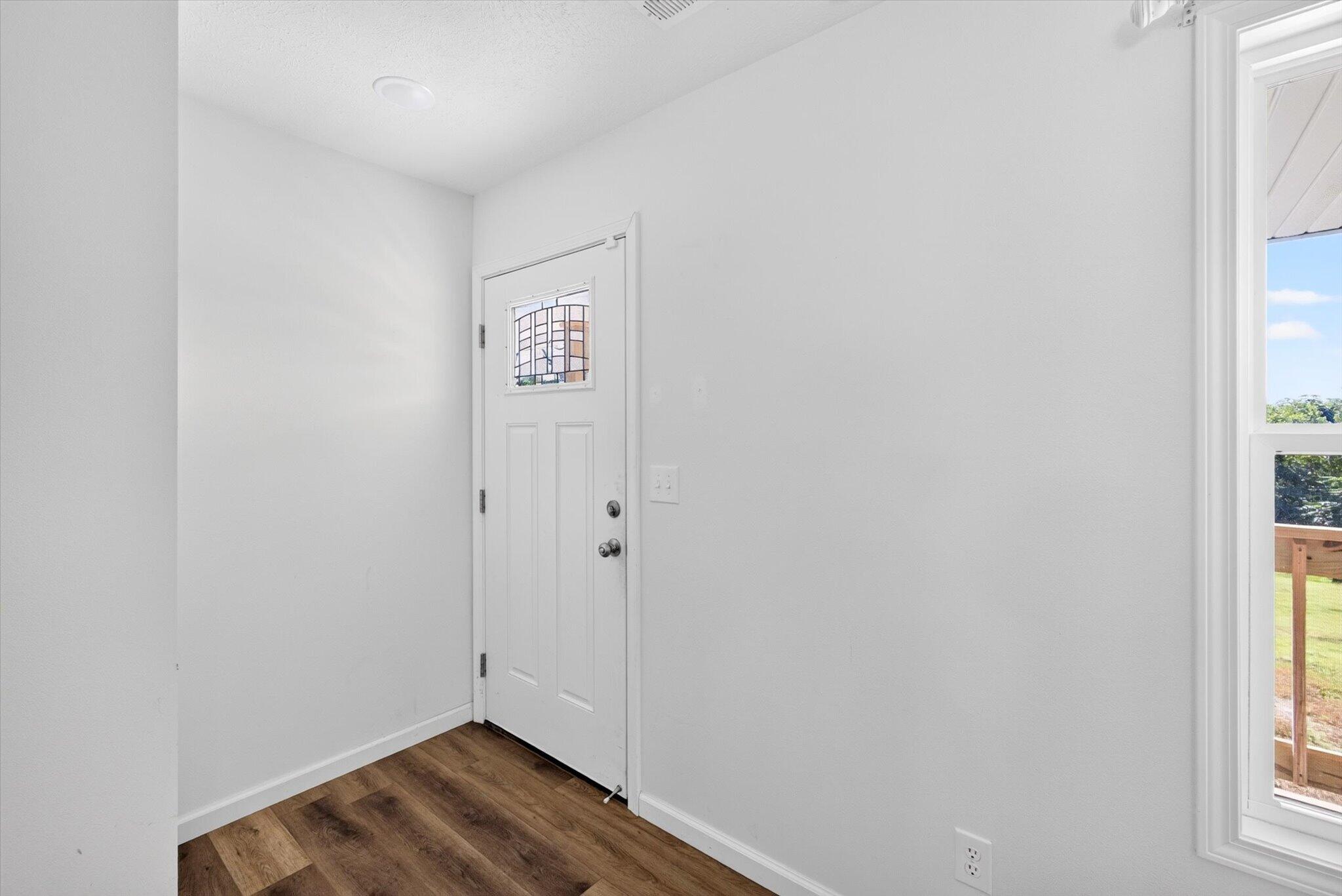 307 South Nettleton Avenue Property Photo 7
