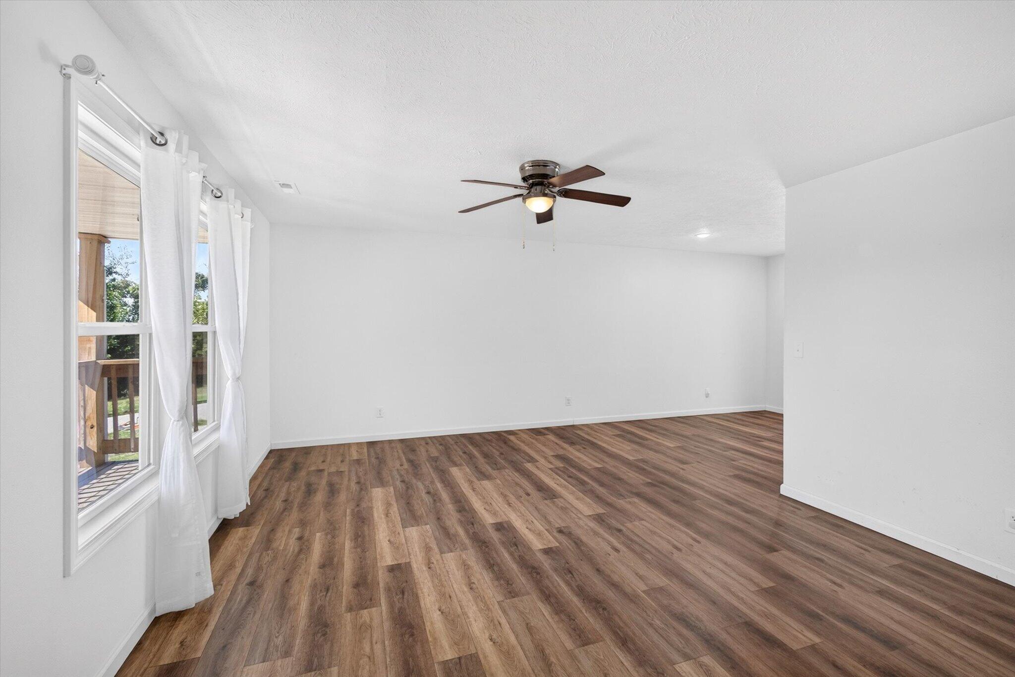 307 South Nettleton Avenue Property Photo 8