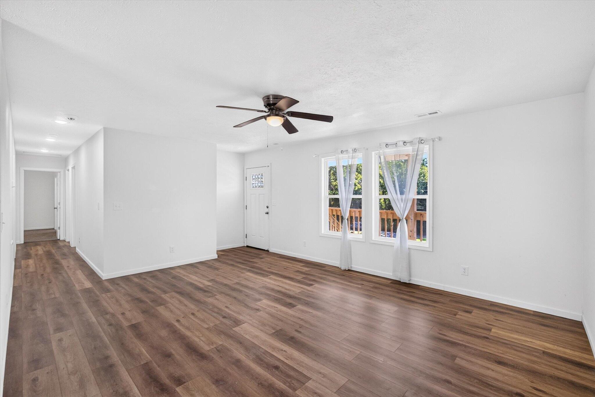 307 South Nettleton Avenue Property Photo 9