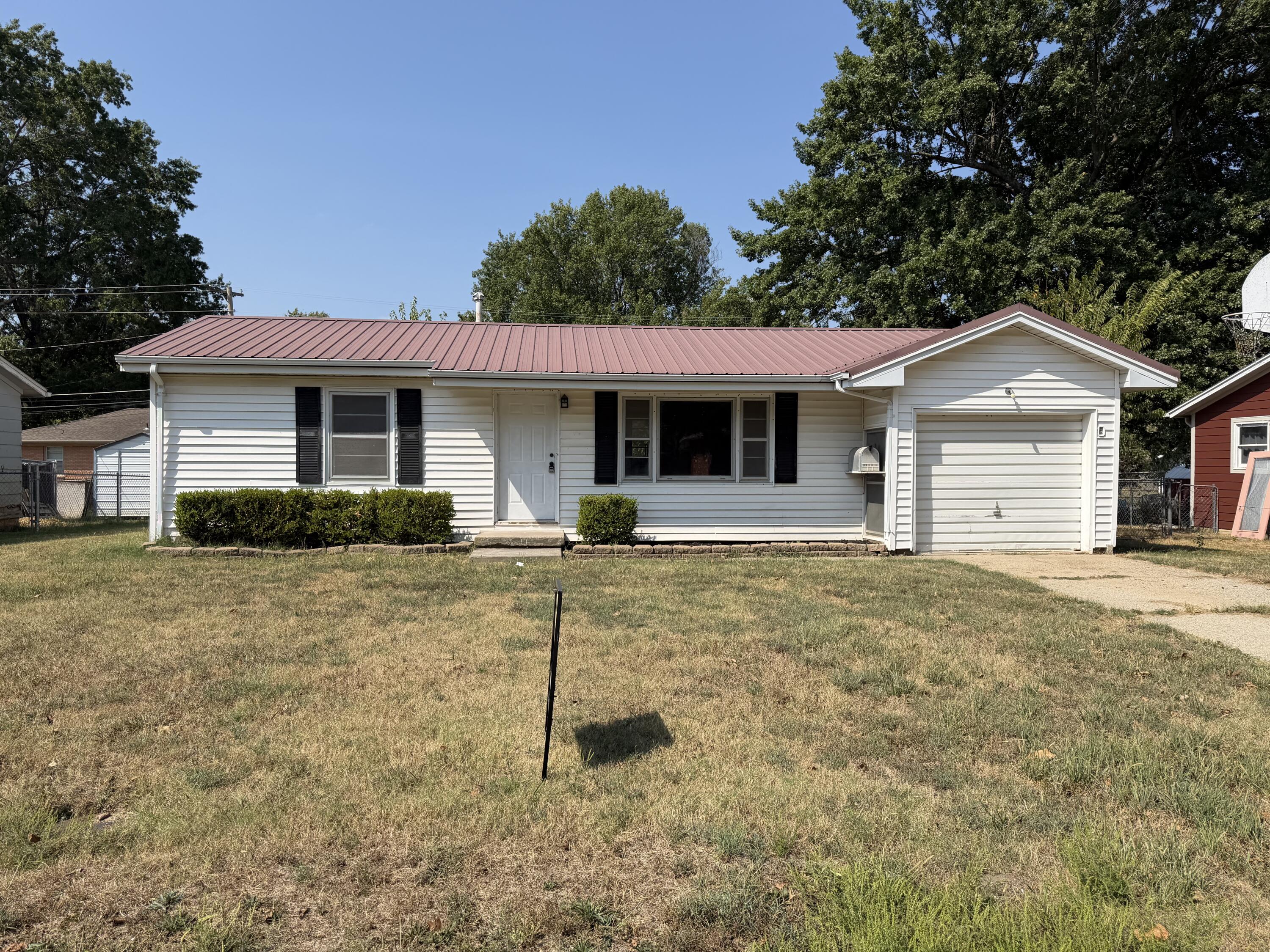 917 South East Street Property Photo 2