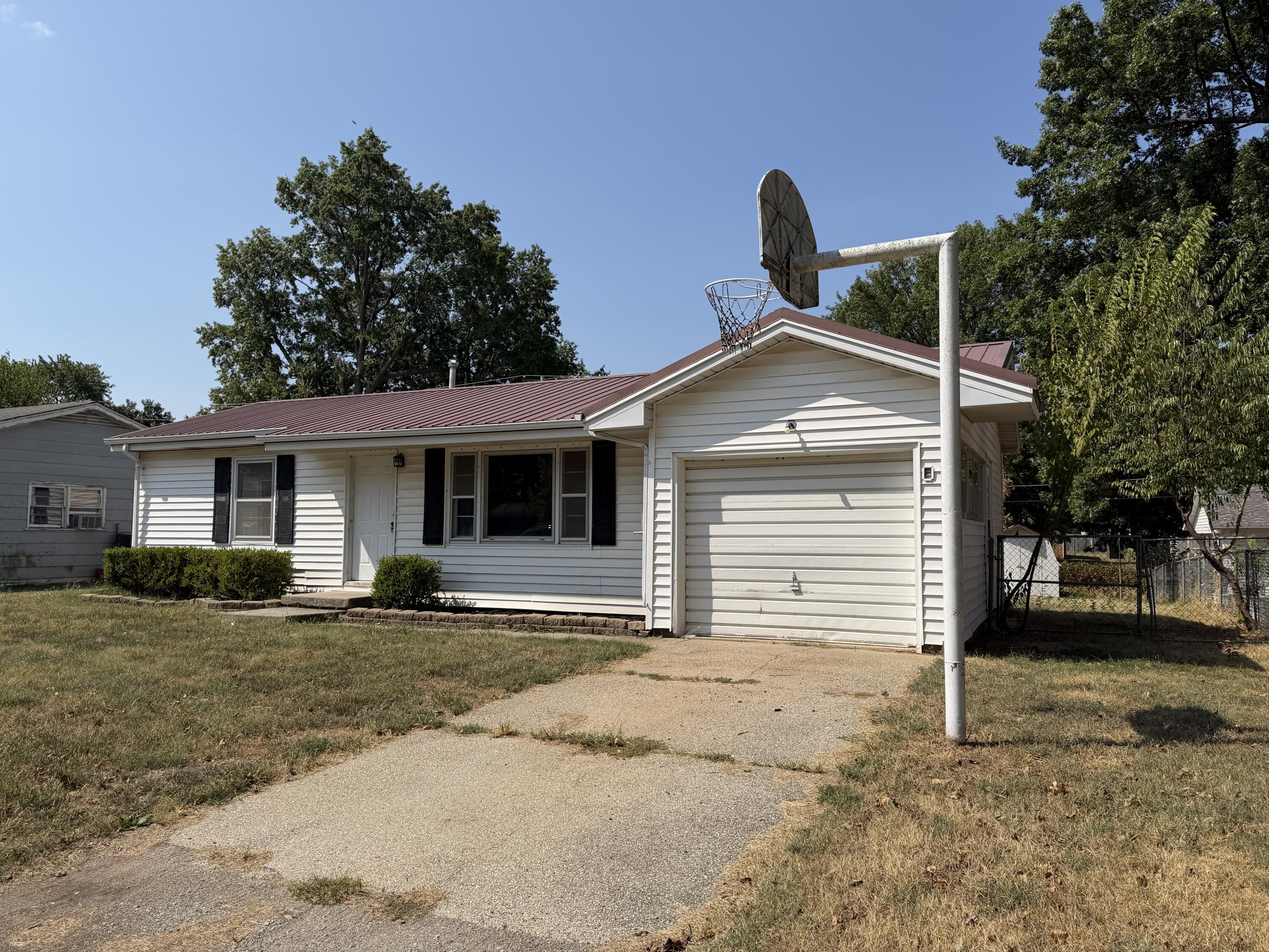 917 South East Street Property Photo 3