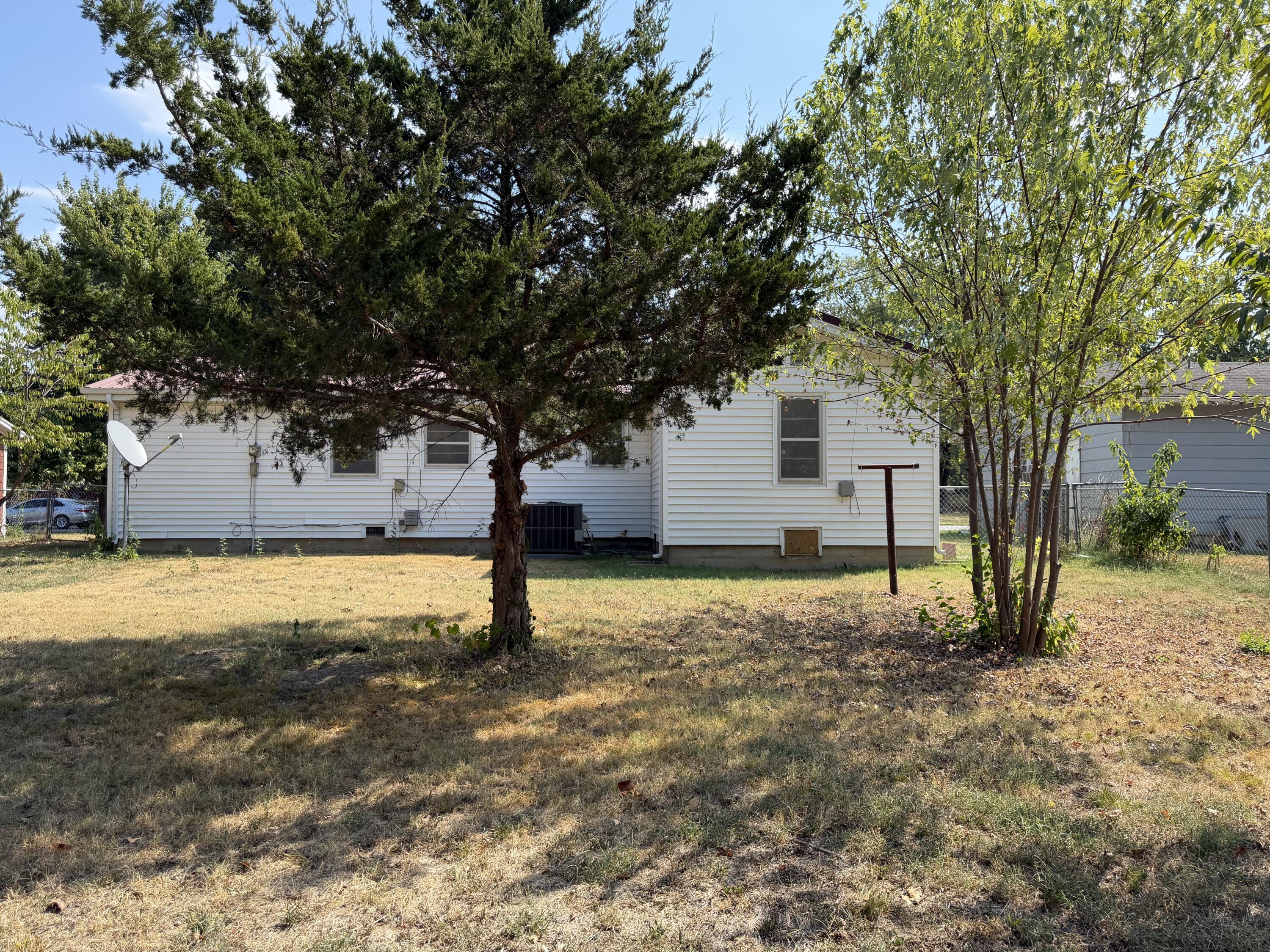 917 South East Street Property Photo 12