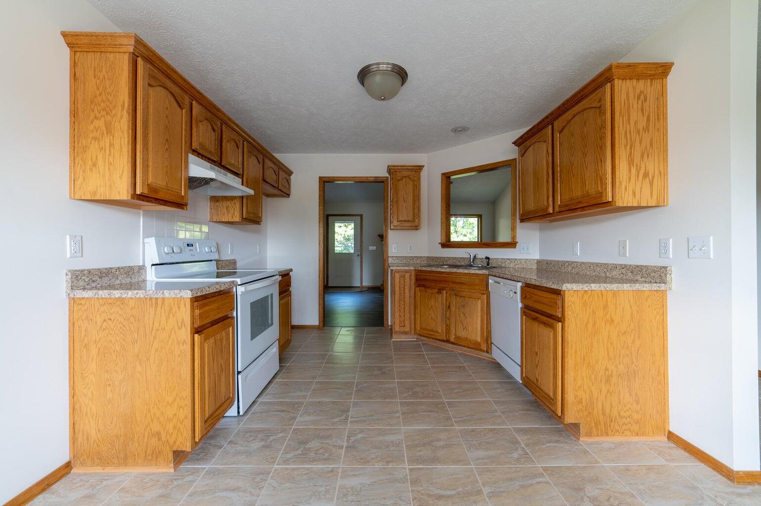 3253 East Colonial Street Property Photo 7