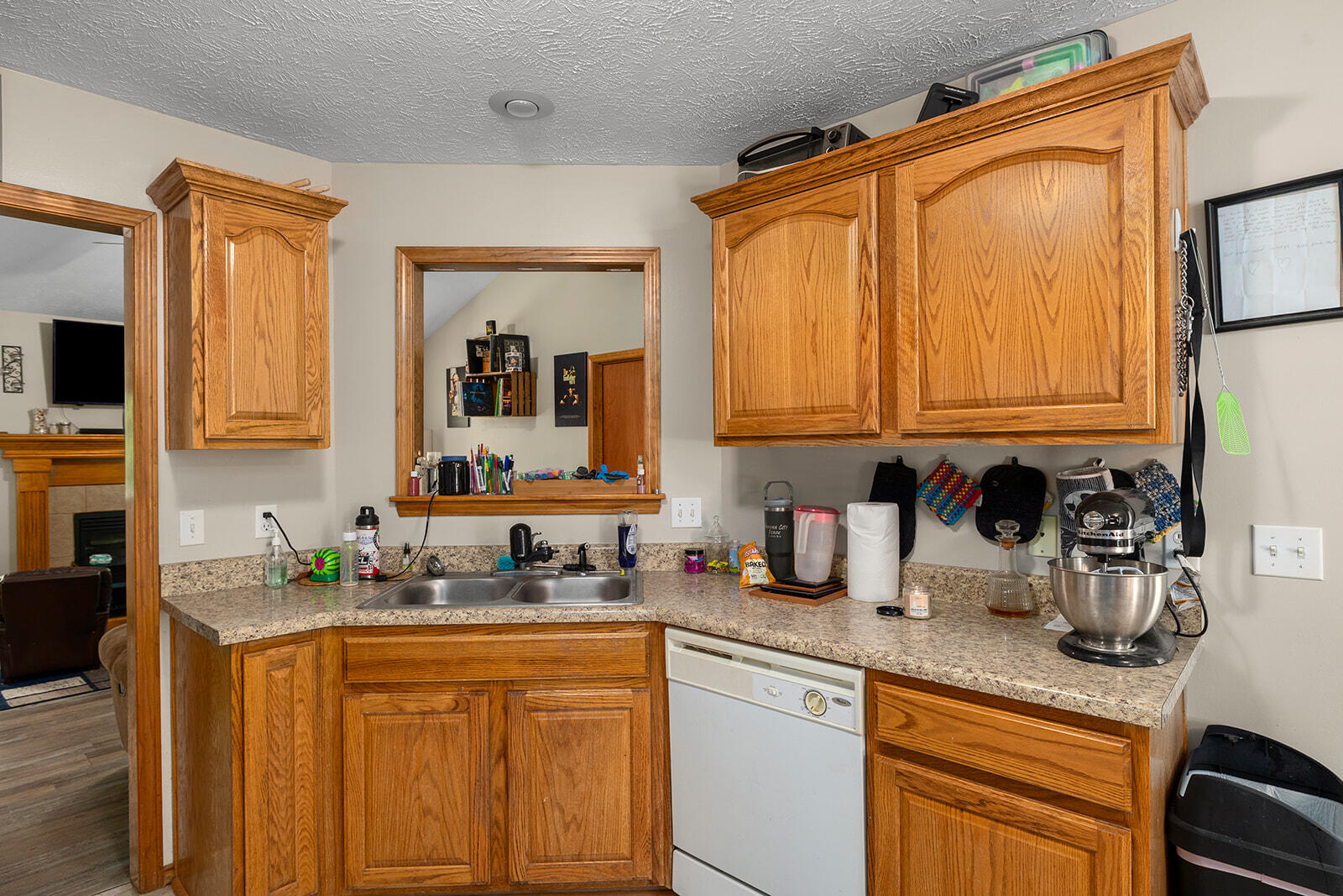 3253 East Colonial Street Property Photo 8