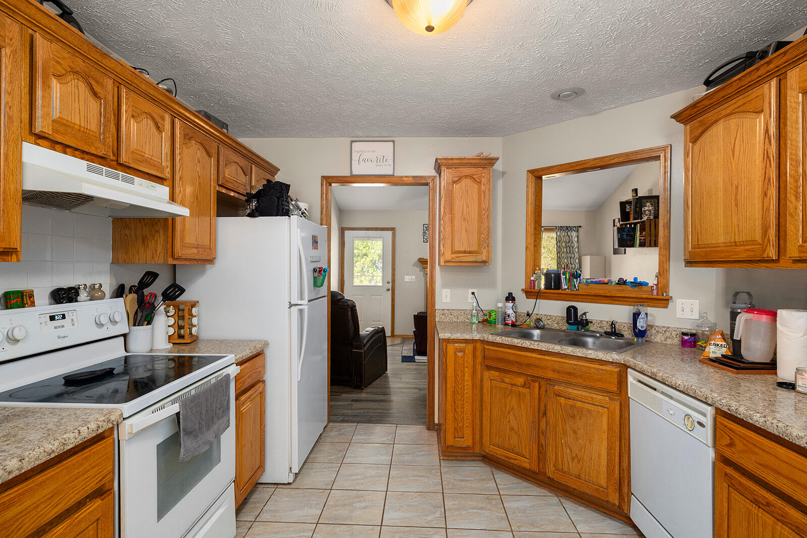 3253 East Colonial Street Property Photo 9