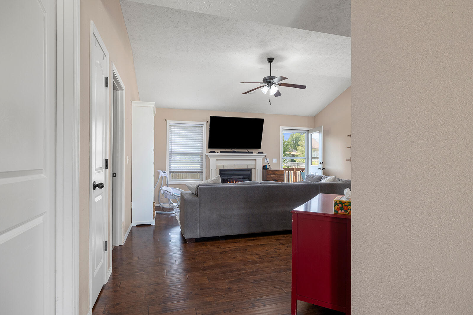827 North Franklin Avenue Property Photo 3