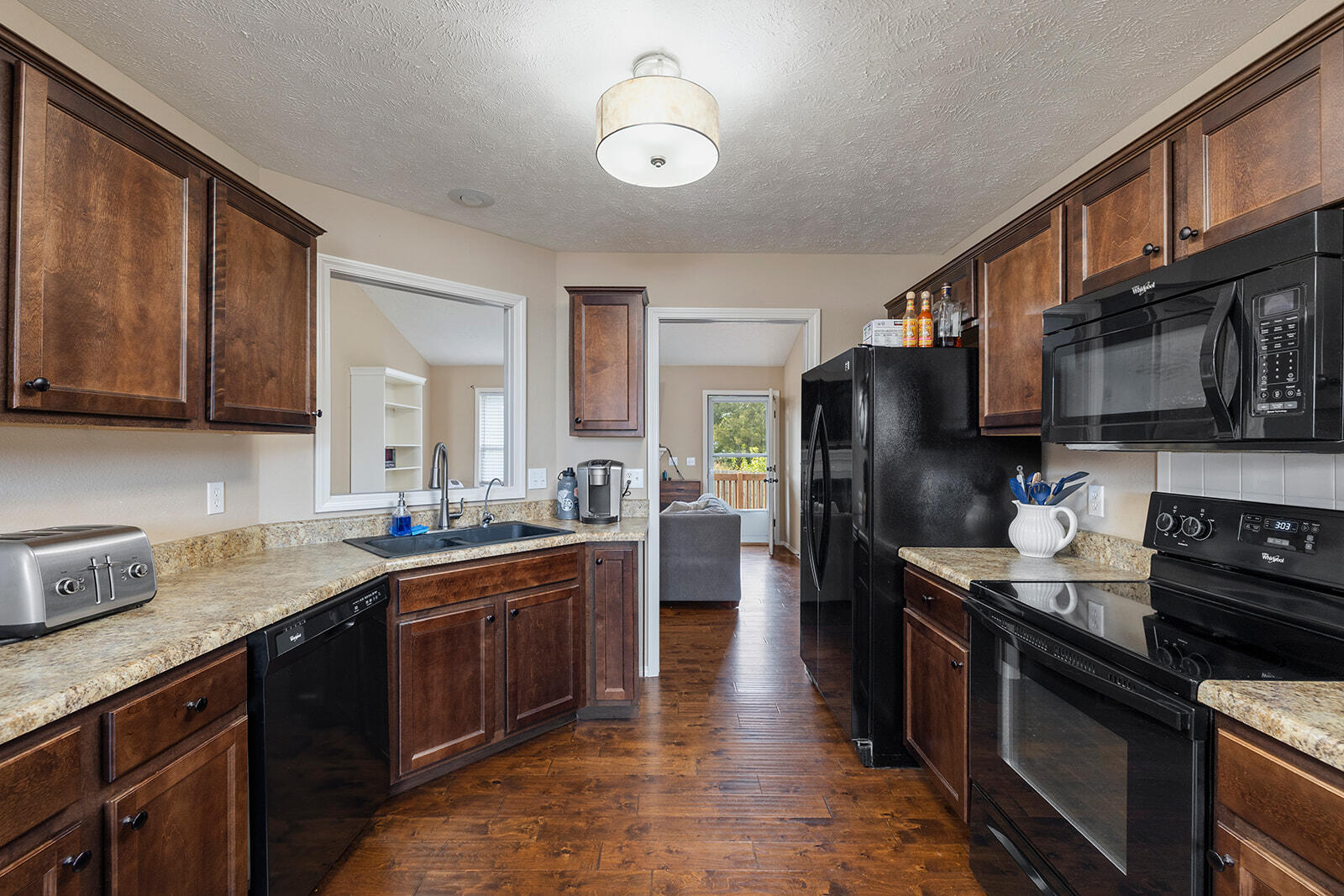 827 North Franklin Avenue Property Photo 6