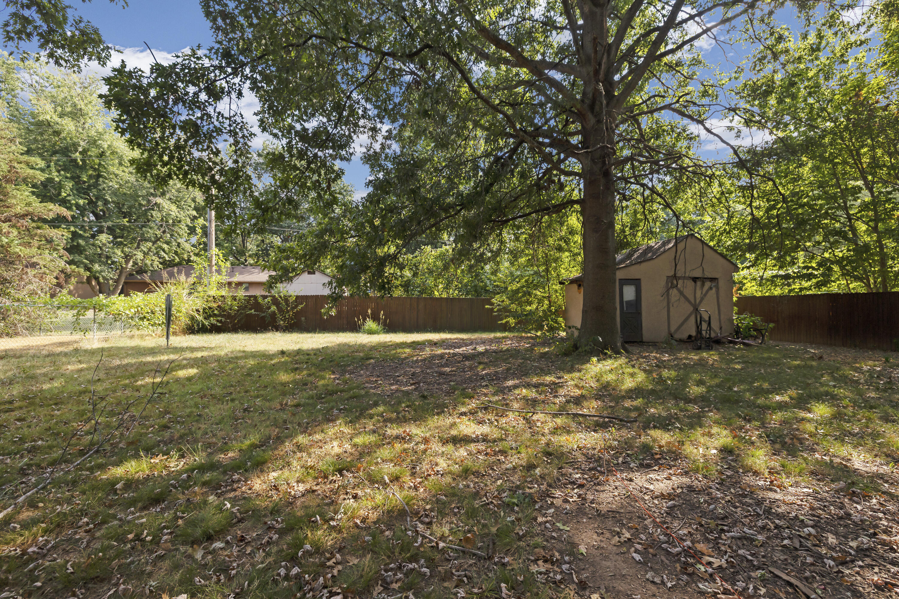 212 East Deanna Lane Property Photo 24
