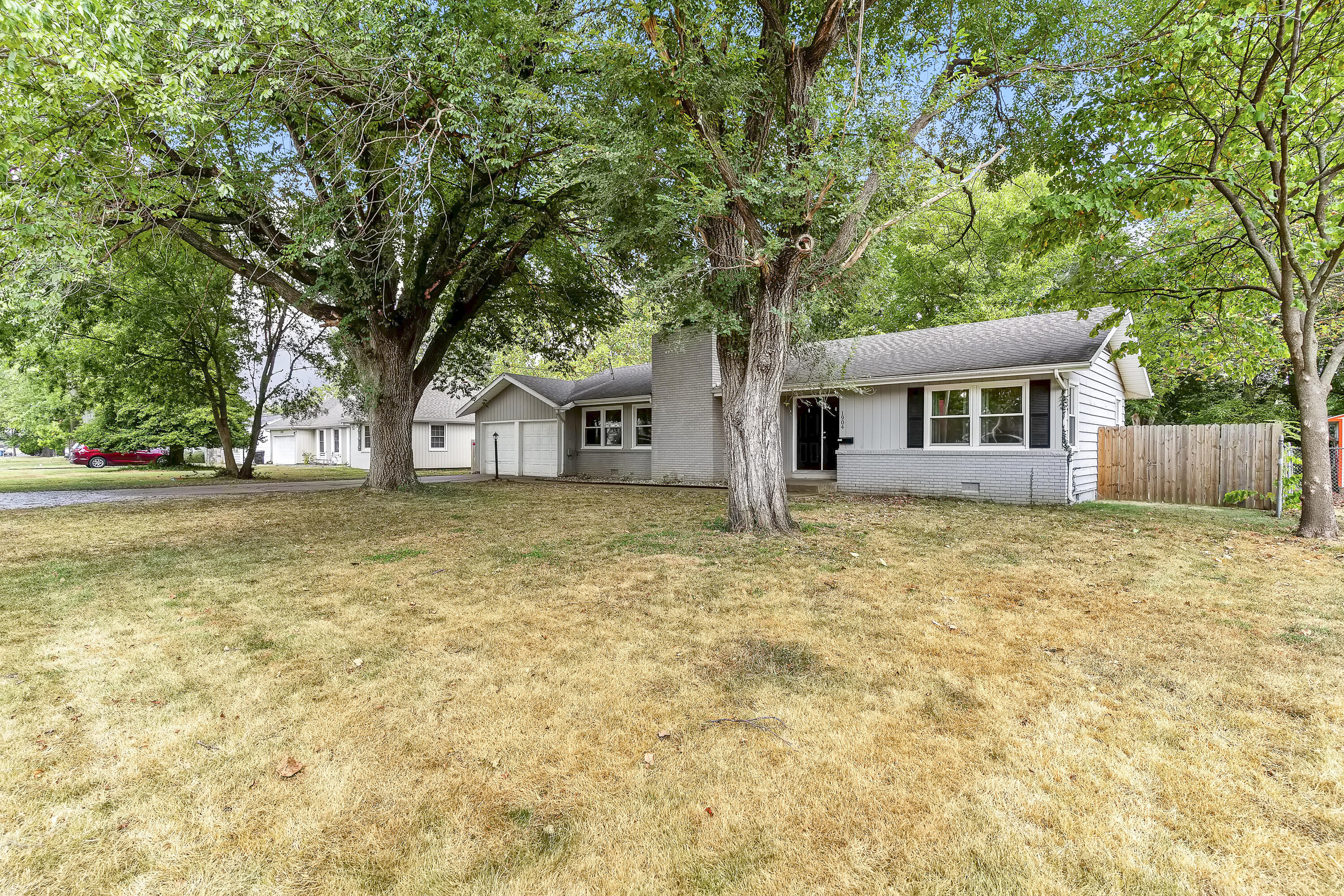 1904 South Glencrest Avenue Property Photo 3