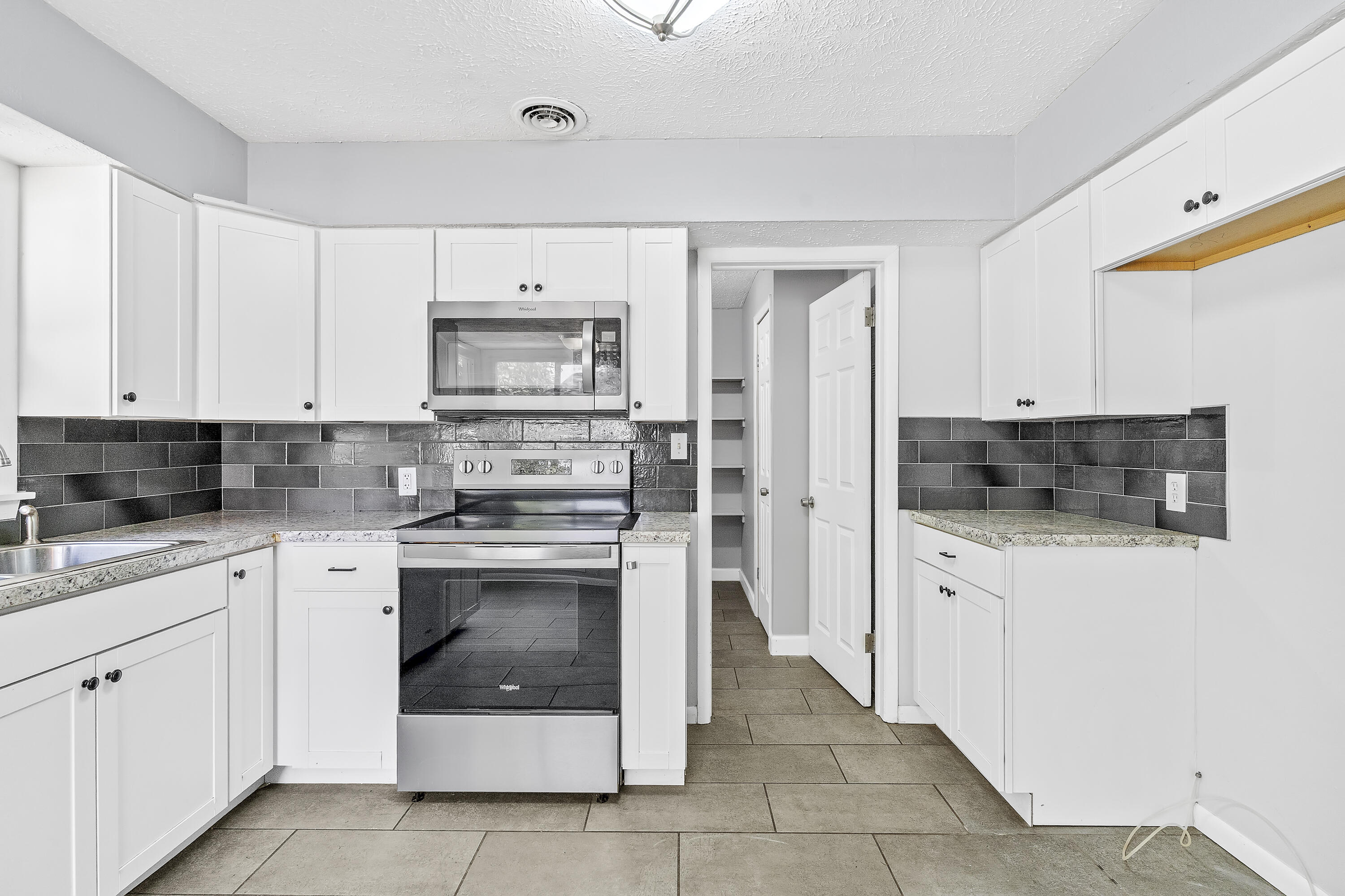 1904 South Glencrest Avenue Property Photo 8