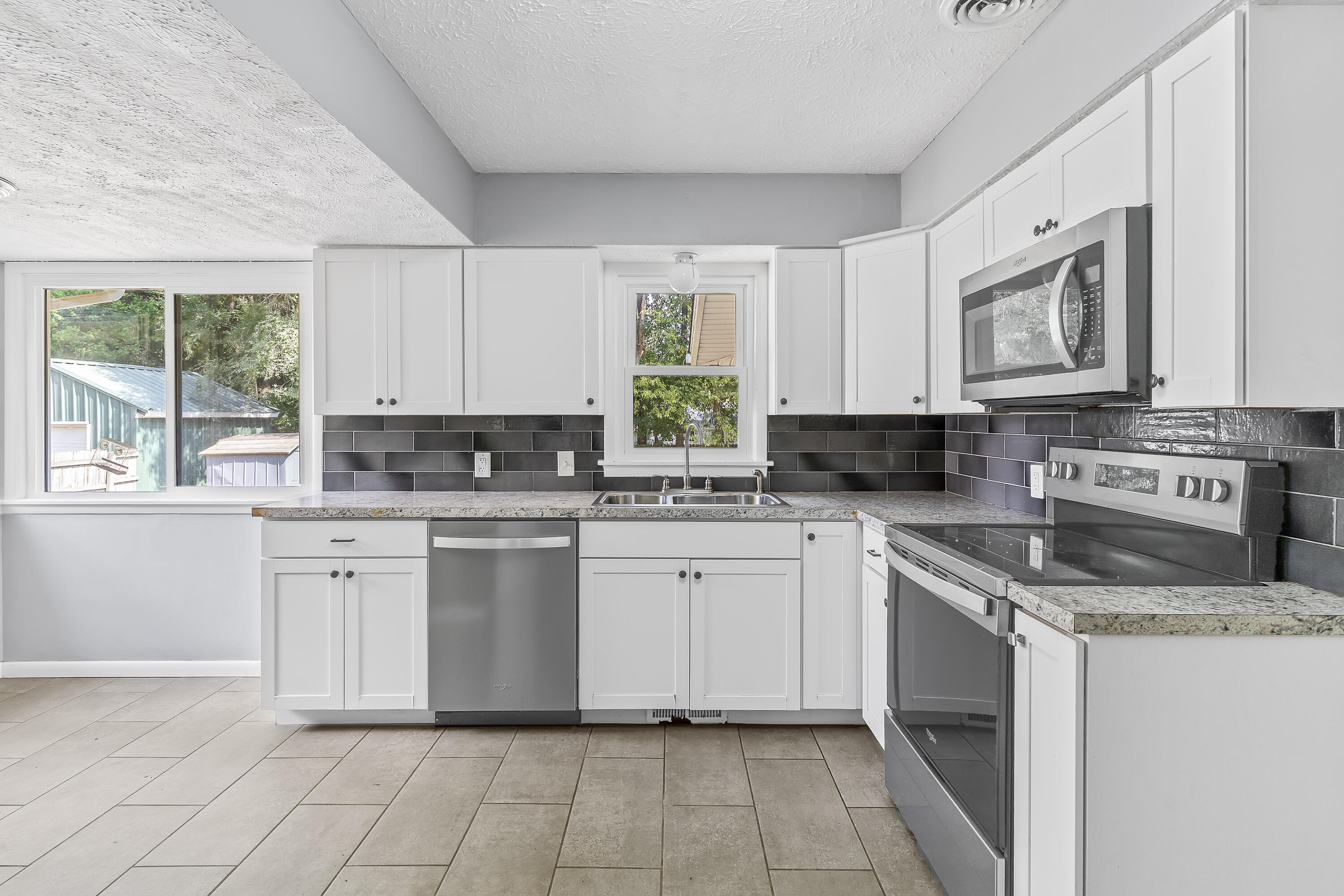 1904 South Glencrest Avenue Property Photo 9