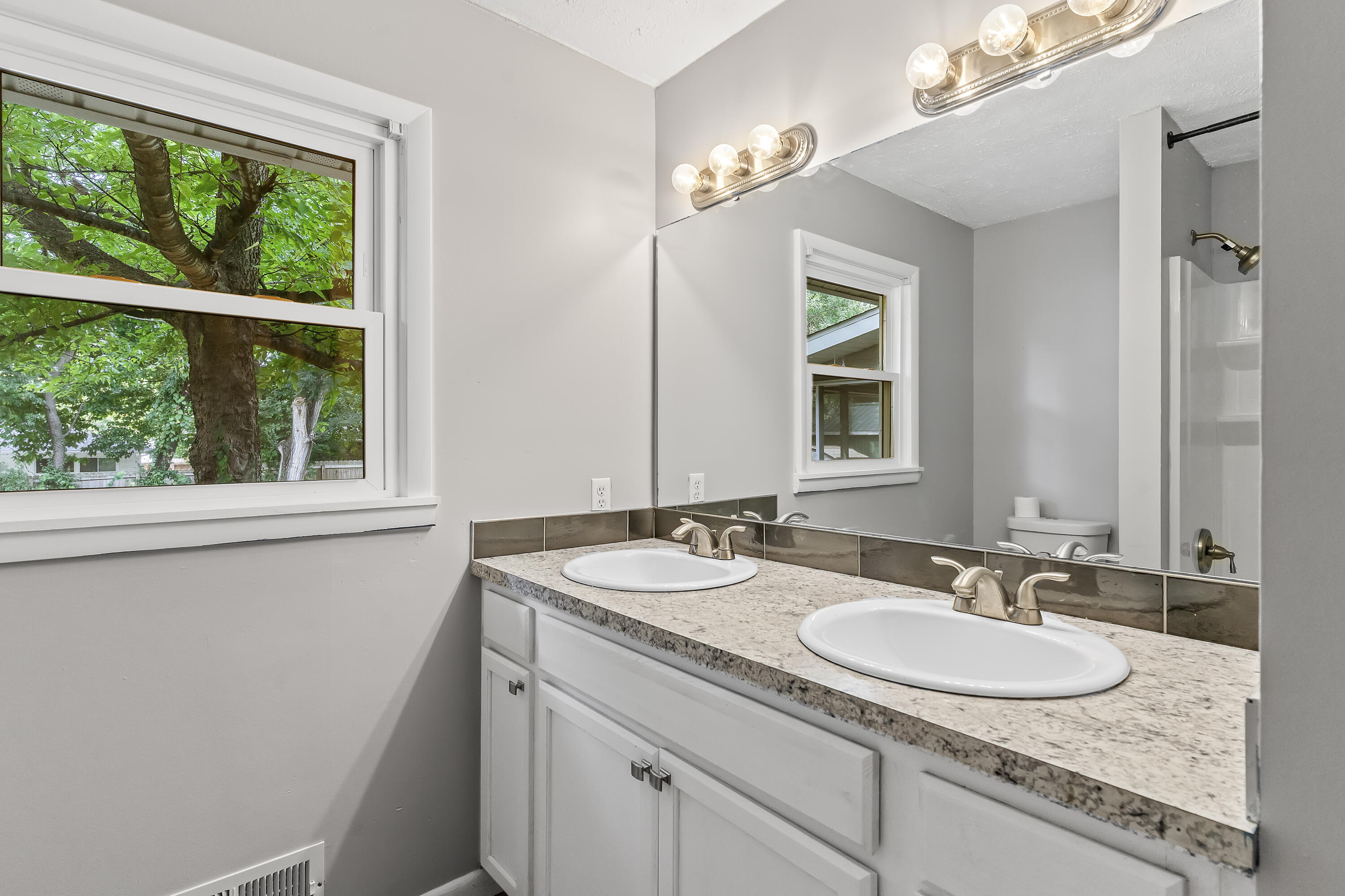 1904 South Glencrest Avenue Property Photo 20