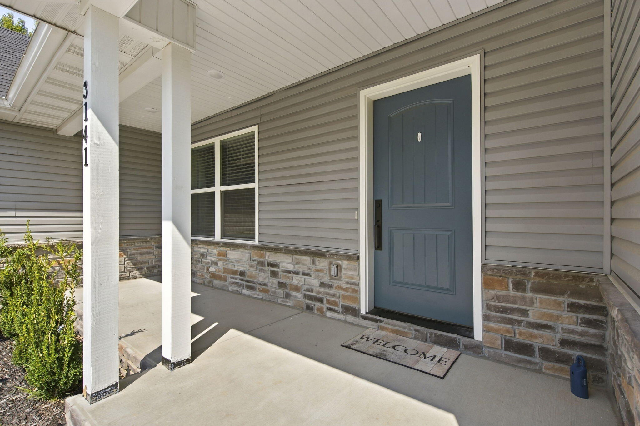 3141 East Iroquois Street Property Photo 3