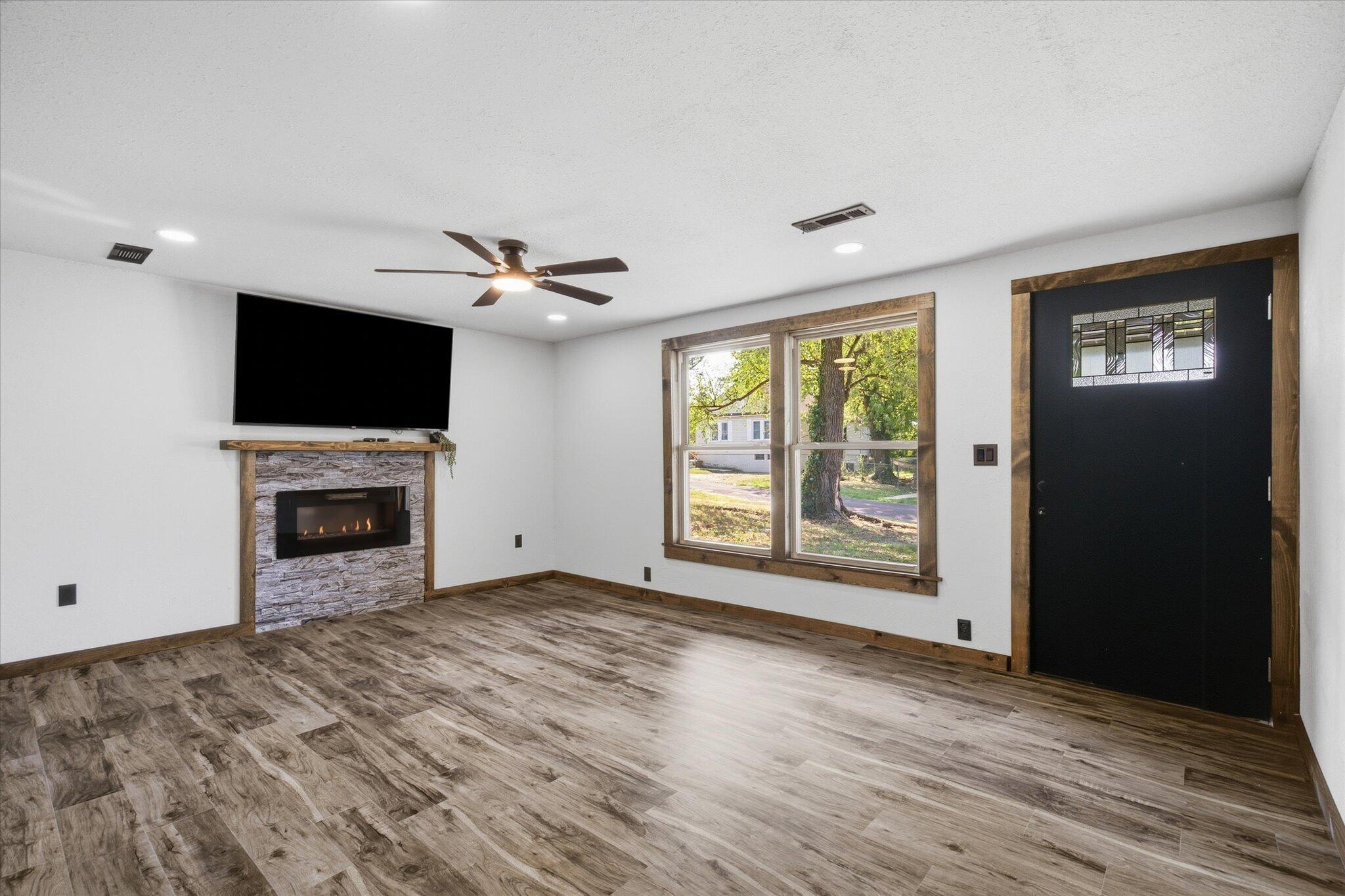 507 West 7th Street Property Photo 6