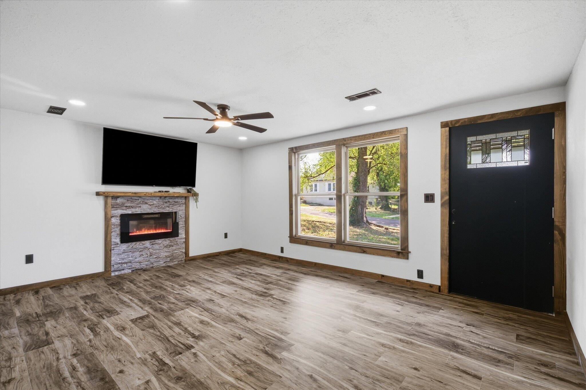 507 West 7th Street Property Photo 7
