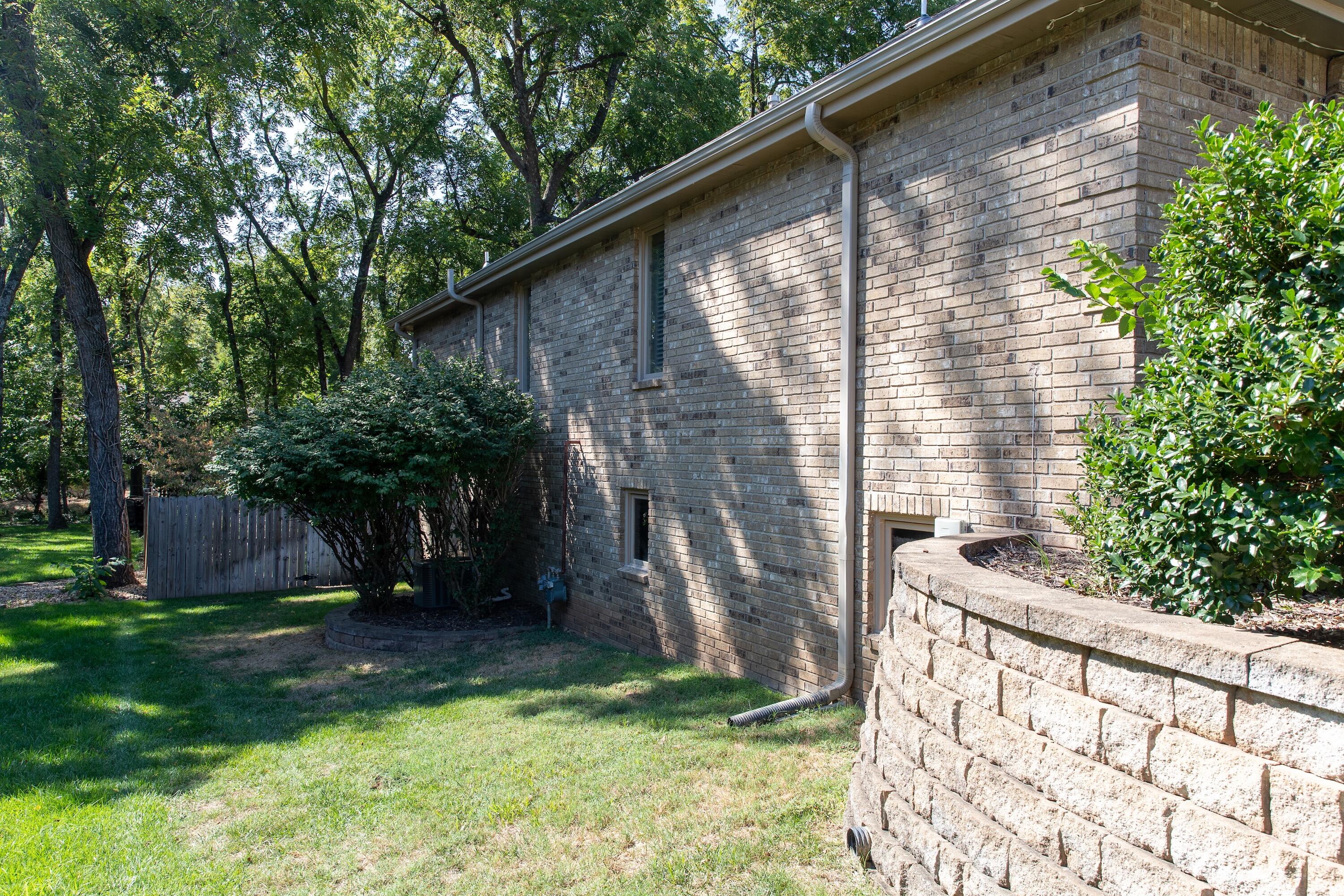 5115 South Castlewood Drive Property Photo 4