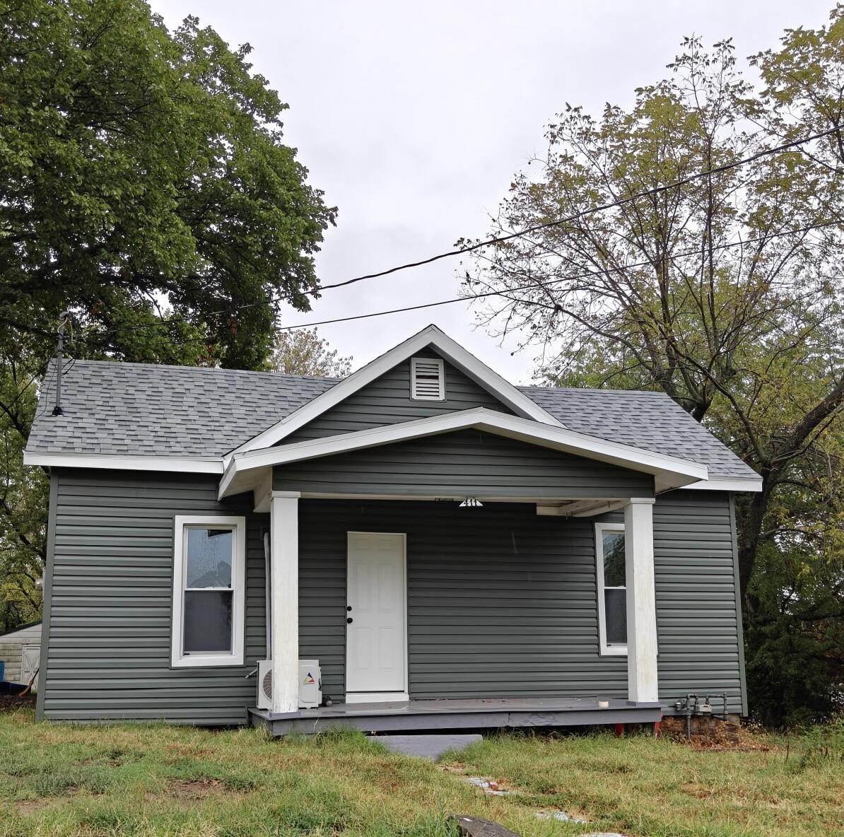 411 East Walnut Street Property Photo 1