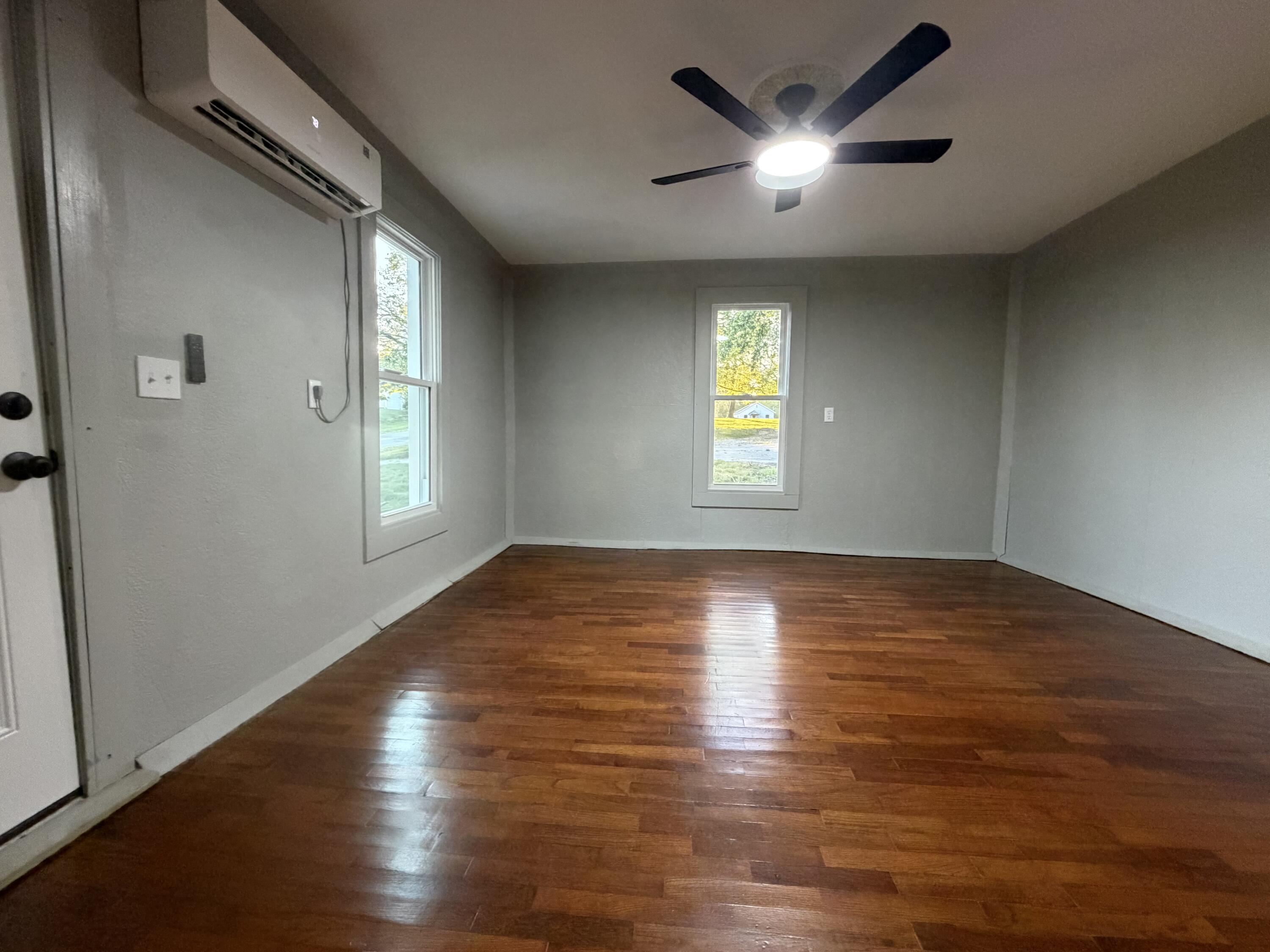 411 East Walnut Street Property Photo 9