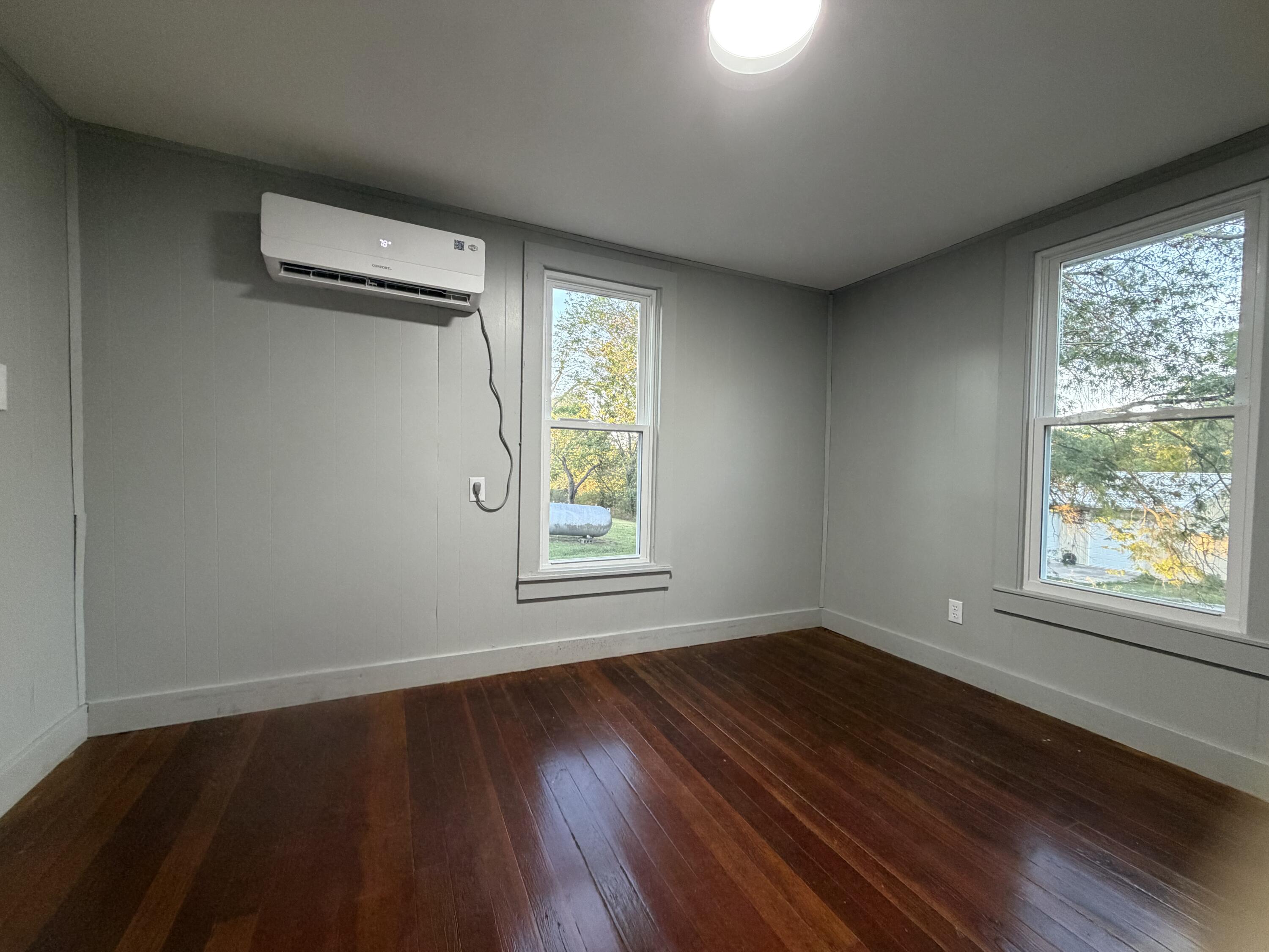 411 East Walnut Street Property Photo 14