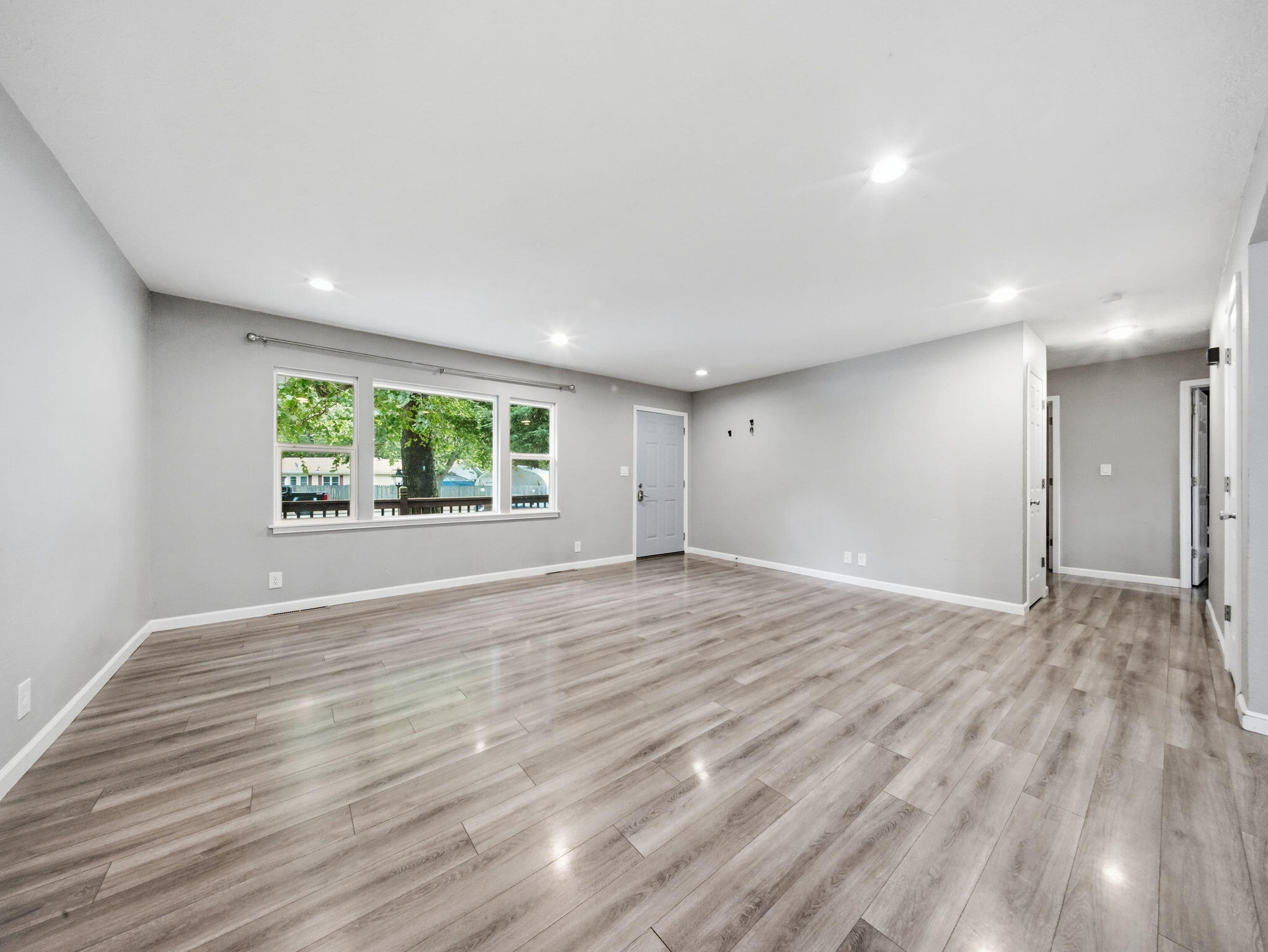 733 North Belview Avenue Property Photo 8