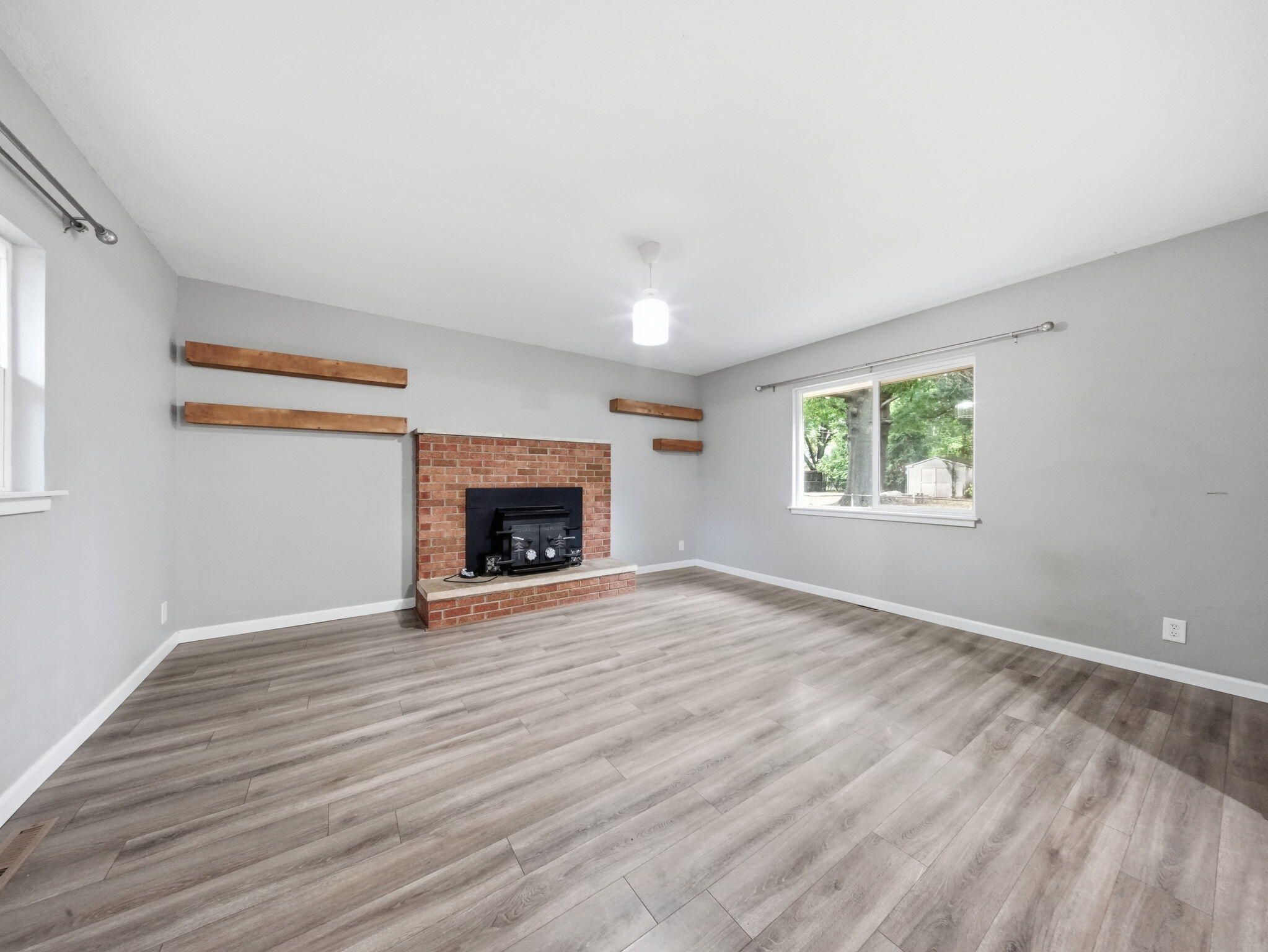 733 North Belview Avenue Property Photo 16