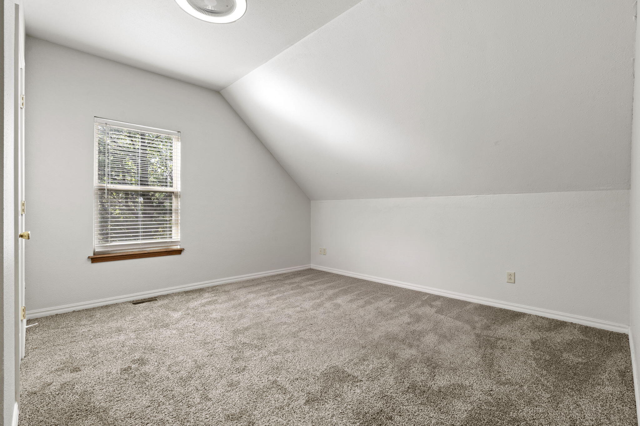 660 Ellison Street Property Photo 24
