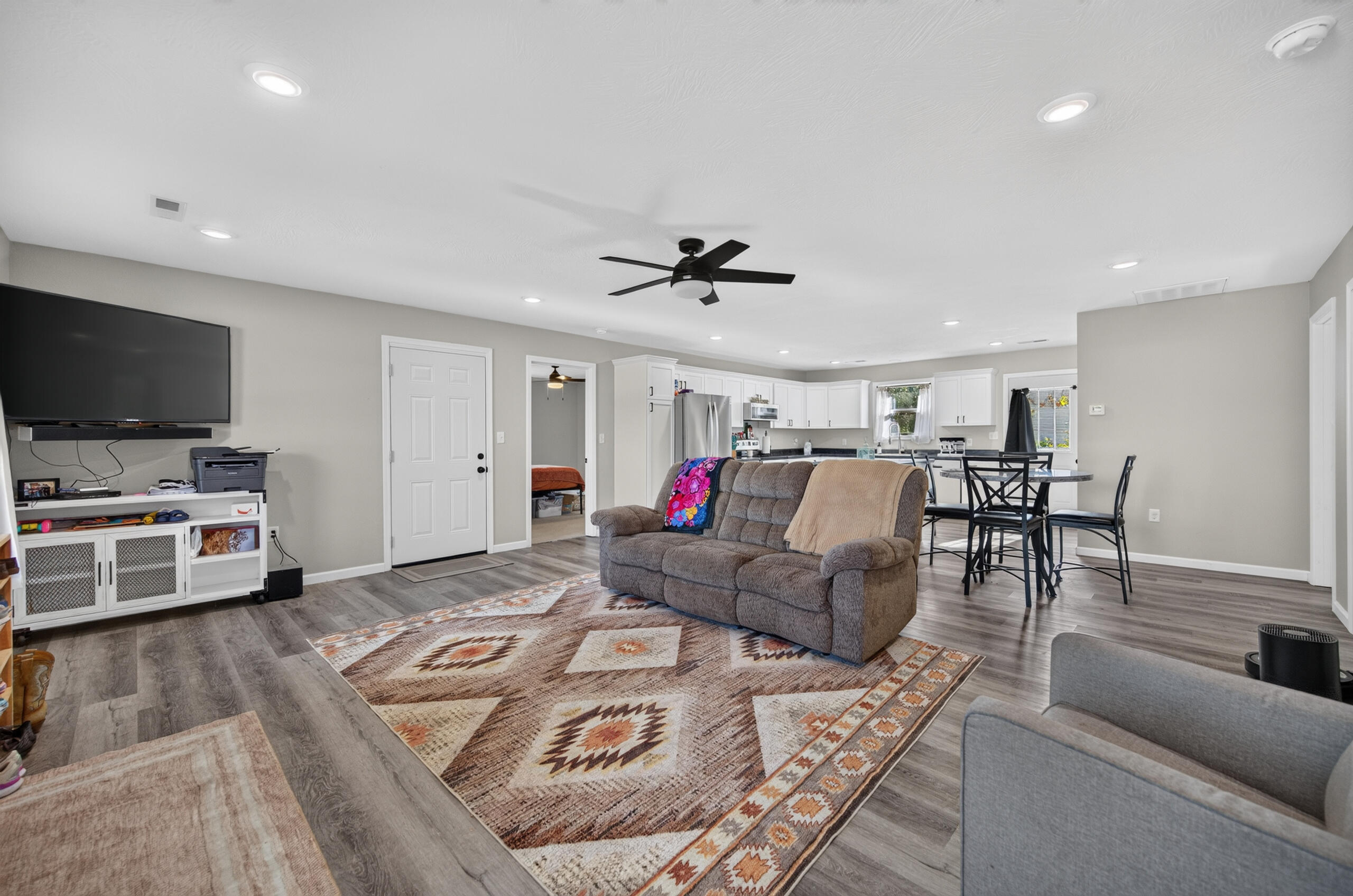 645 Cherry Street Property Photo 4
