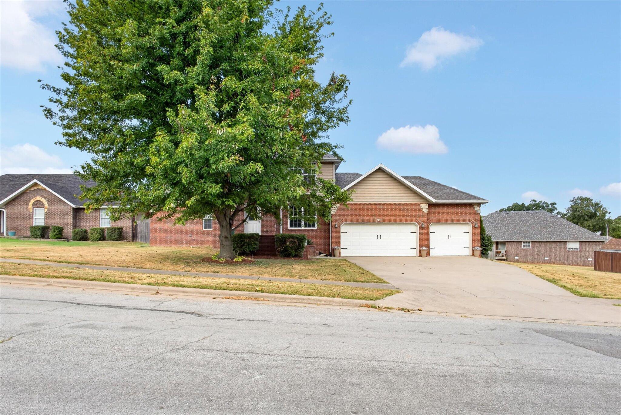3291 North Eakins Avenue Property Photo 5