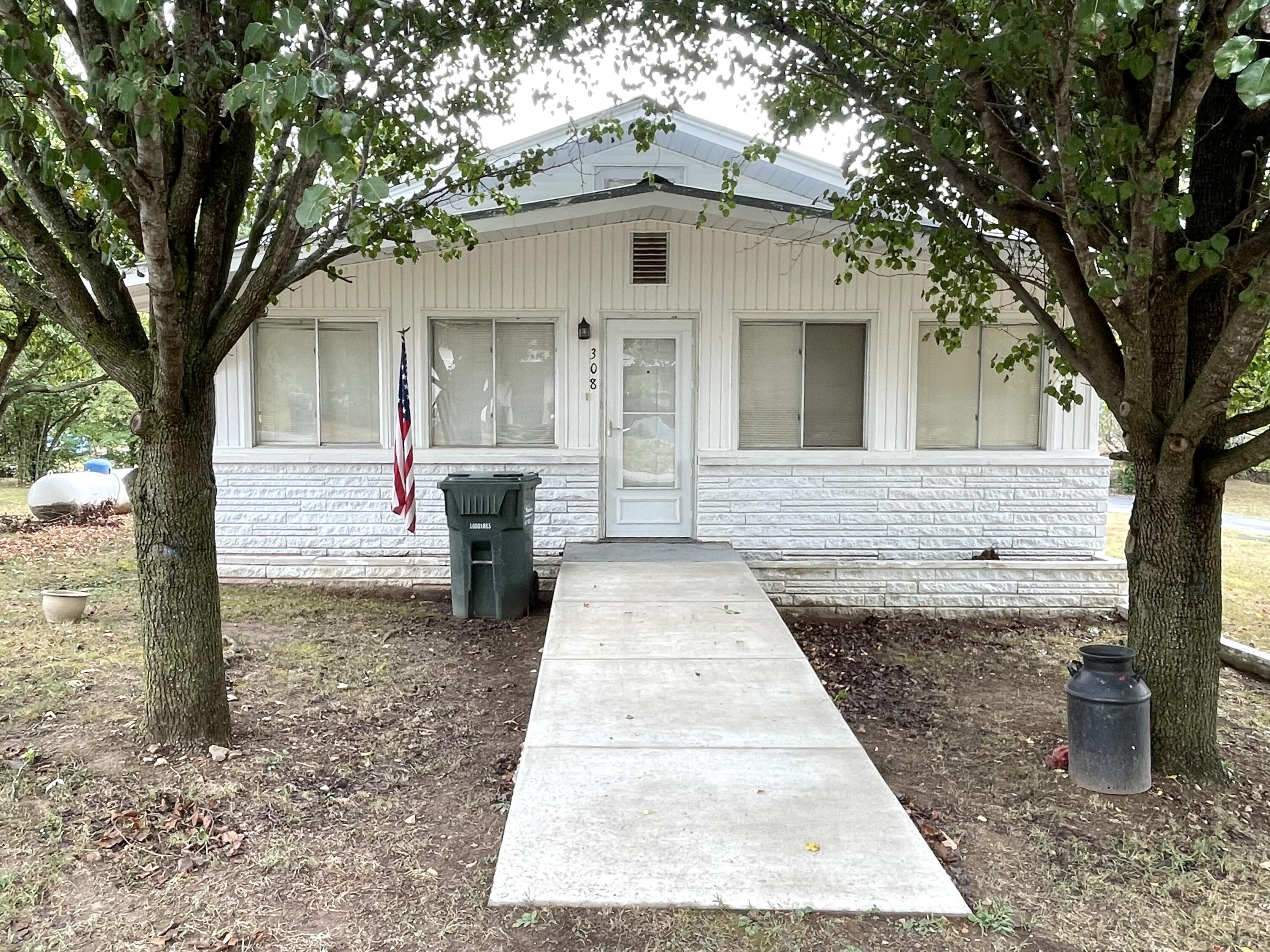 308 South Maple Street Property Photo 1