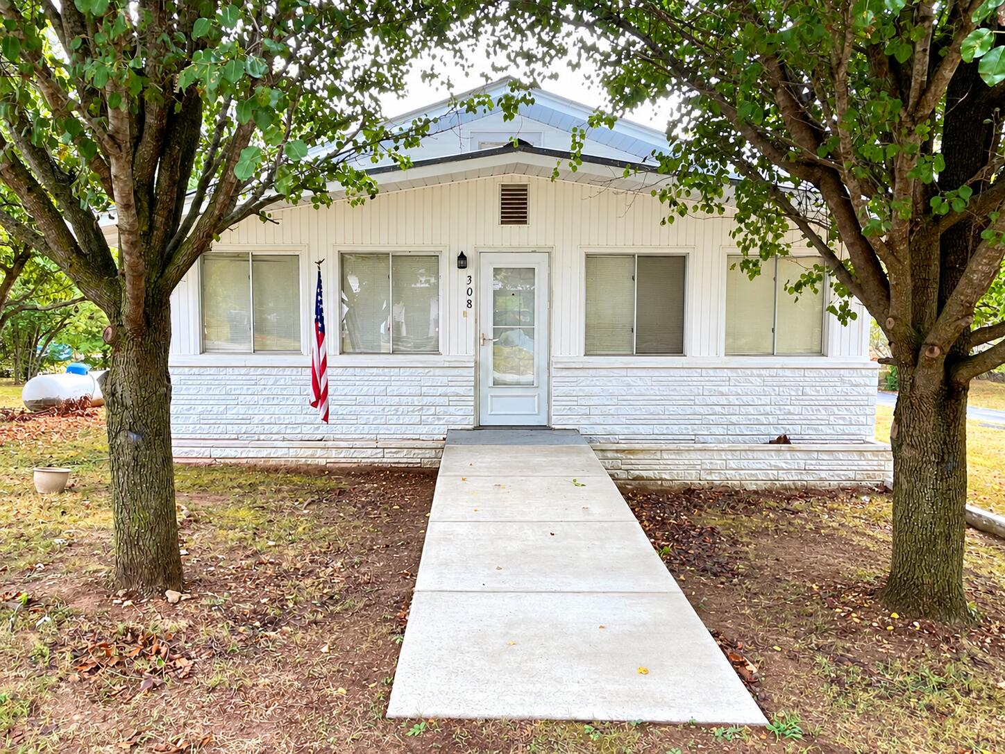 308 South Maple Street Property Photo 1