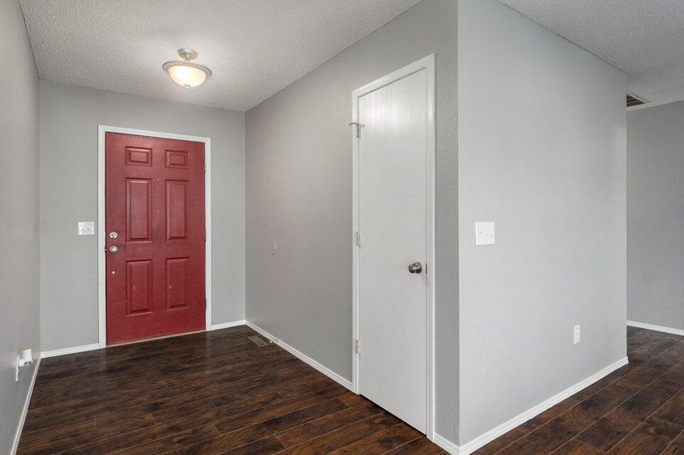 5533 South Walnut Hill Avenue Property Photo 3
