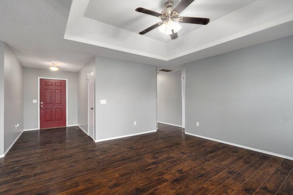 5533 South Walnut Hill Avenue Property Photo 4