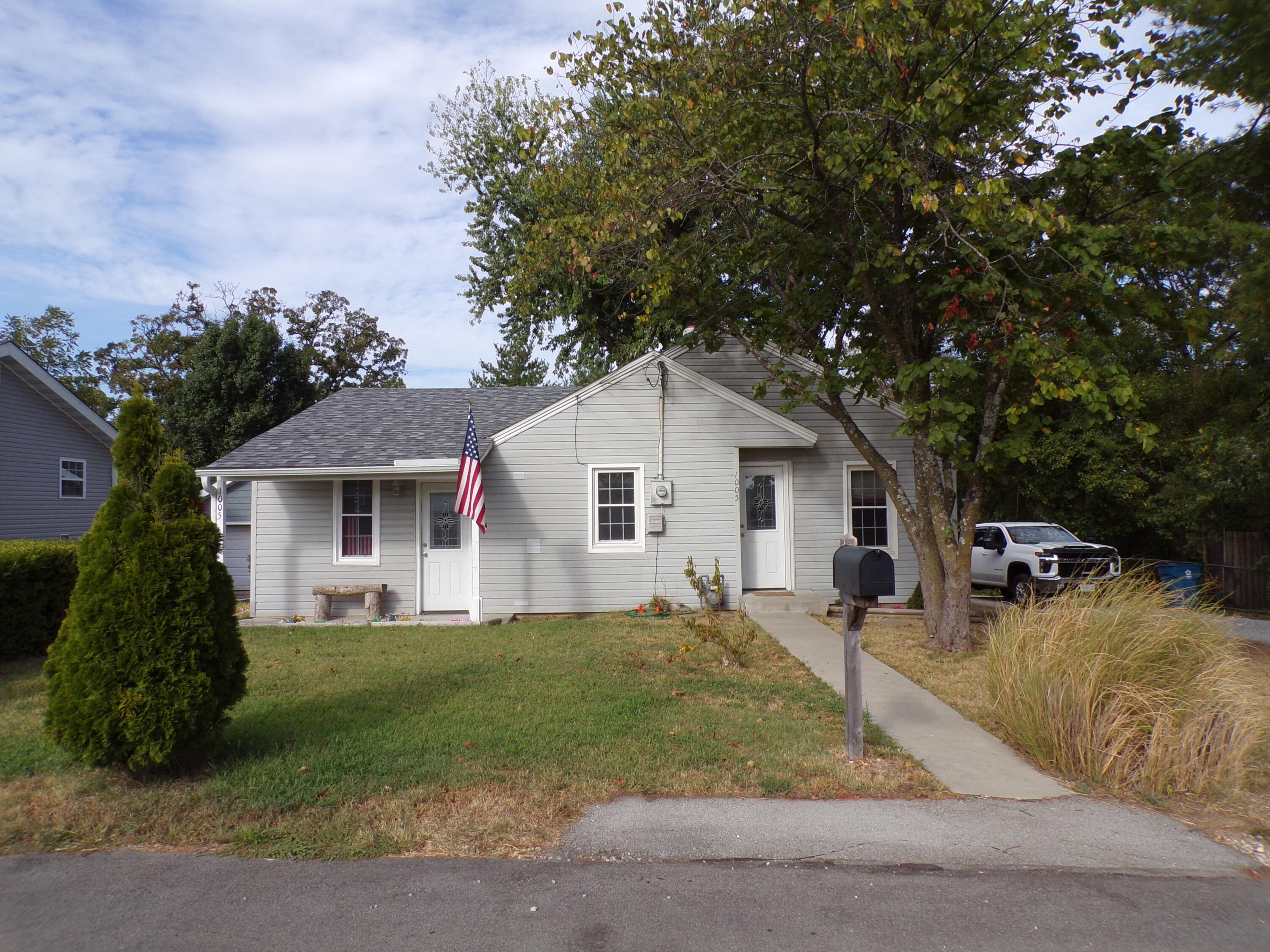 1005 South 3rd Street Property Photo 2