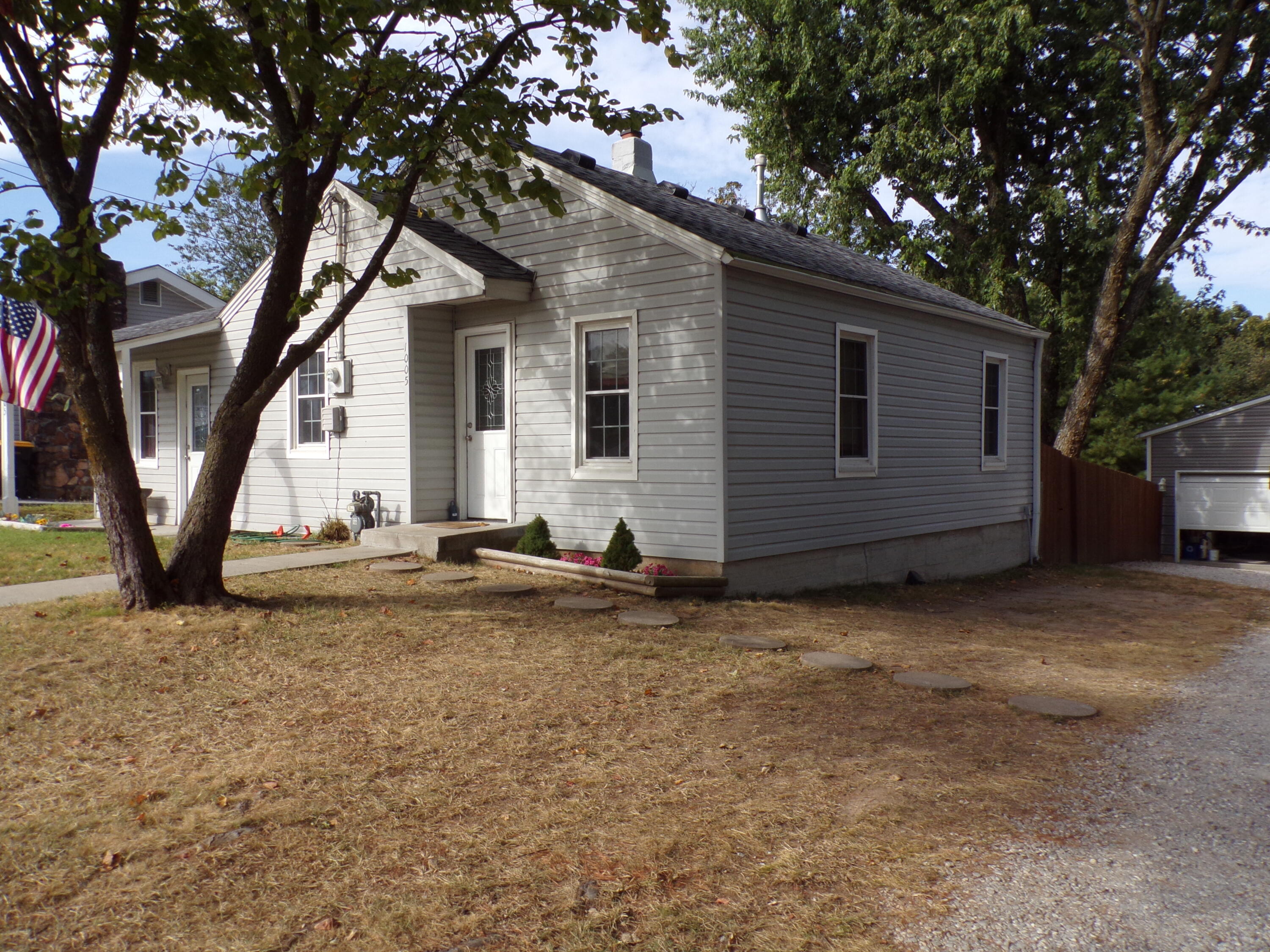 1005 South 3rd Street Property Photo 3