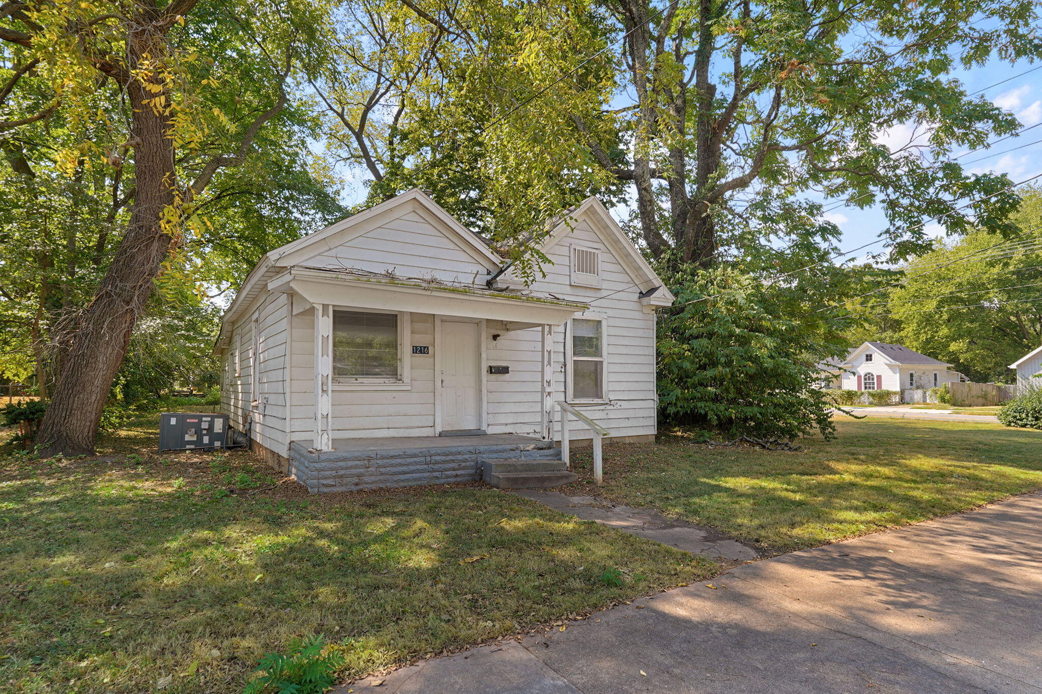 1216 West Harrison Street Property Photo 2