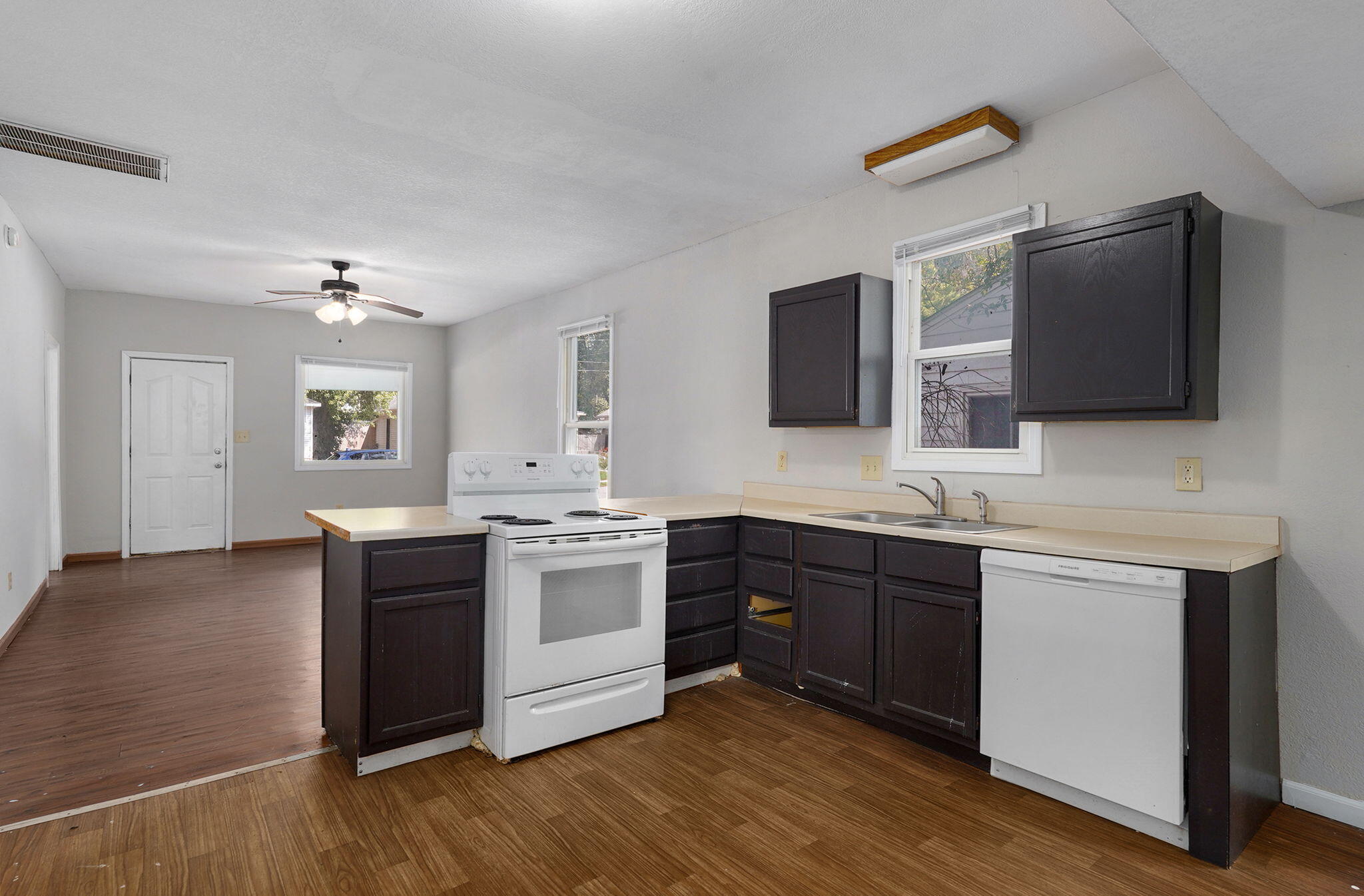 1216 West Harrison Street Property Photo 9