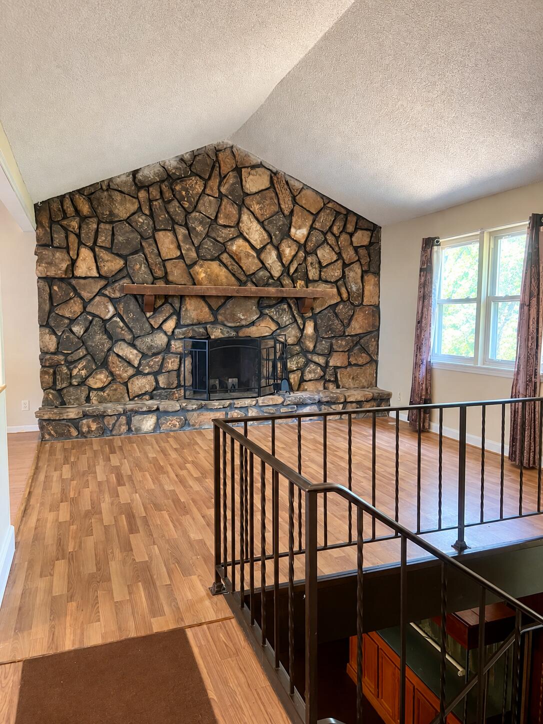 2079 Talking Rocks Road Property Photo 1